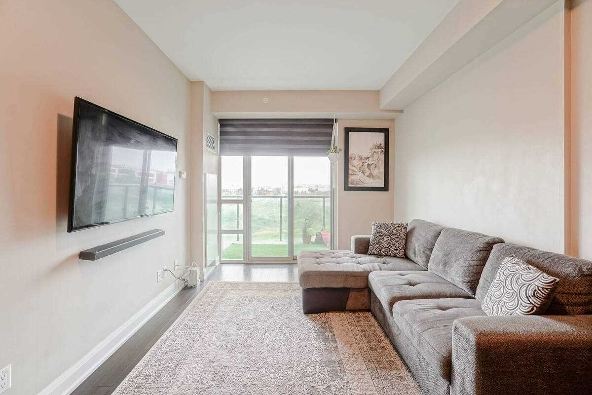 55 Yorkland Blvd W, #305