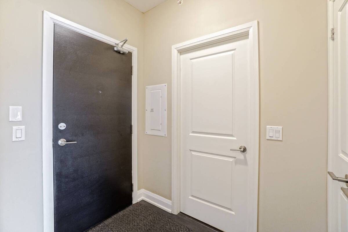 55 Yorkland Blvd W, #305