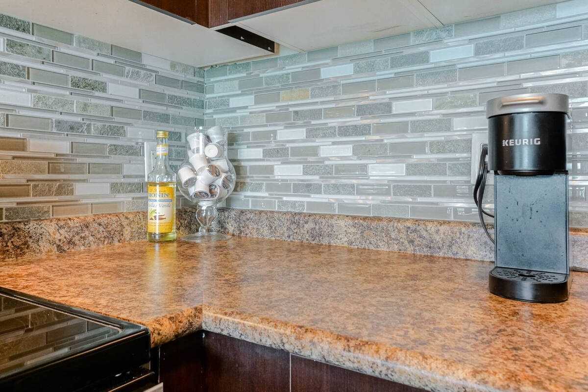 55 Yorkland Blvd W, #305