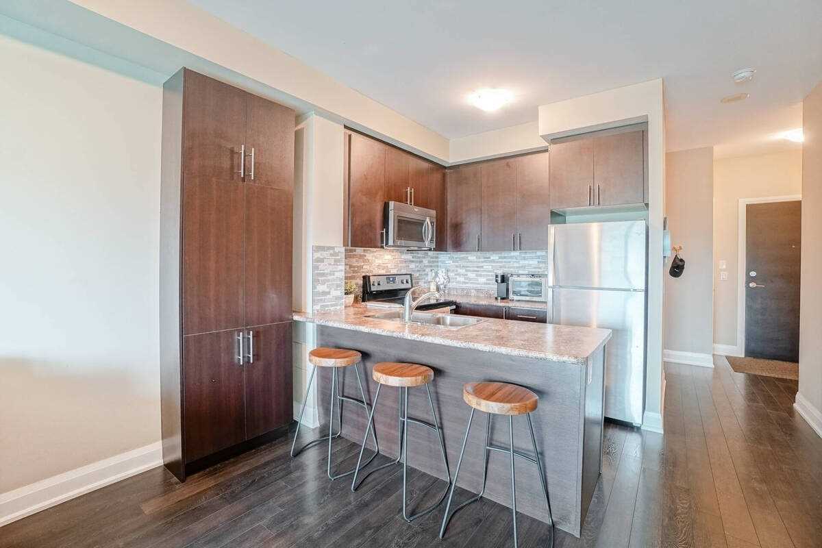 55 Yorkland Blvd W, #305