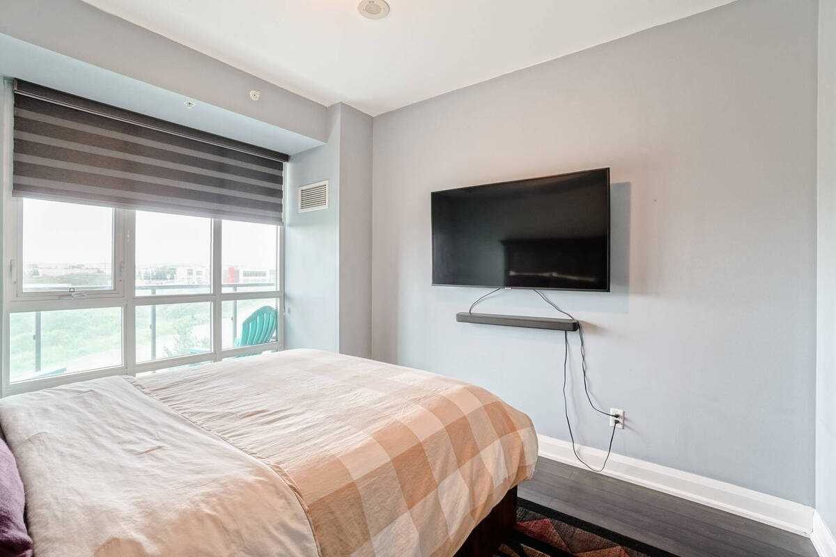 55 Yorkland Blvd W, #305