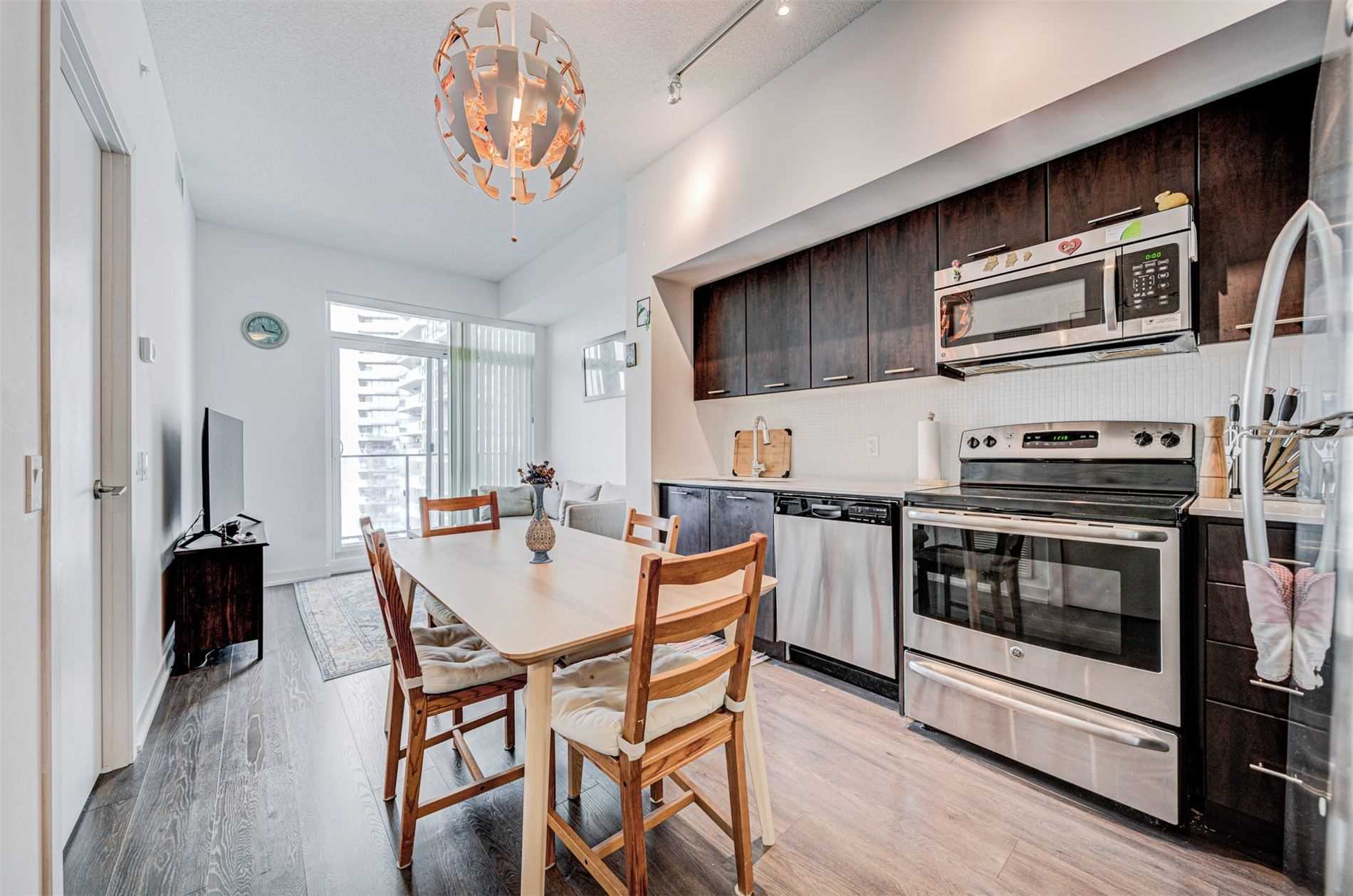 2220 Lakeshore Blvd, #2803