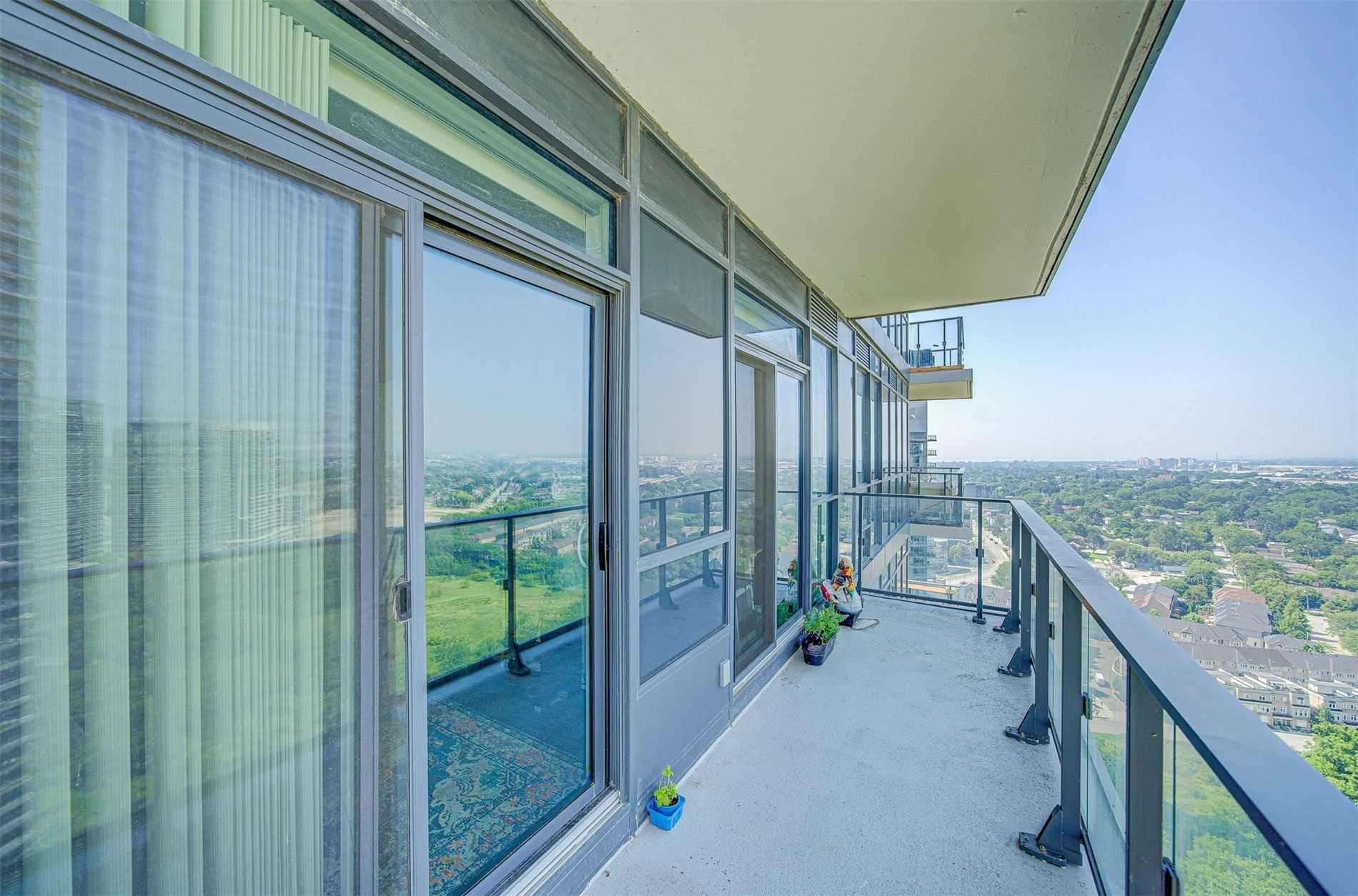 2220 Lakeshore Blvd, #2803
