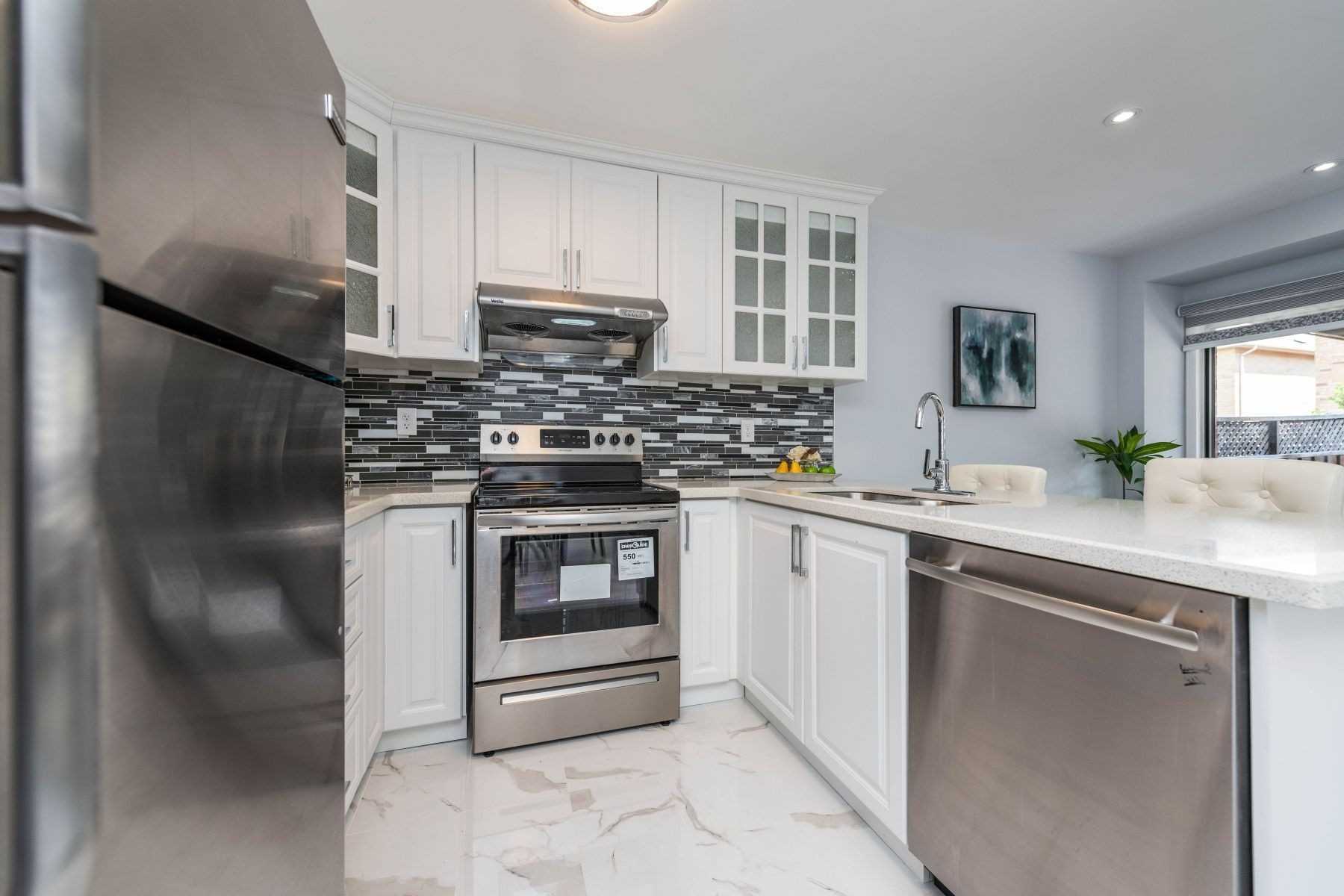 31 Lake Louise Dr