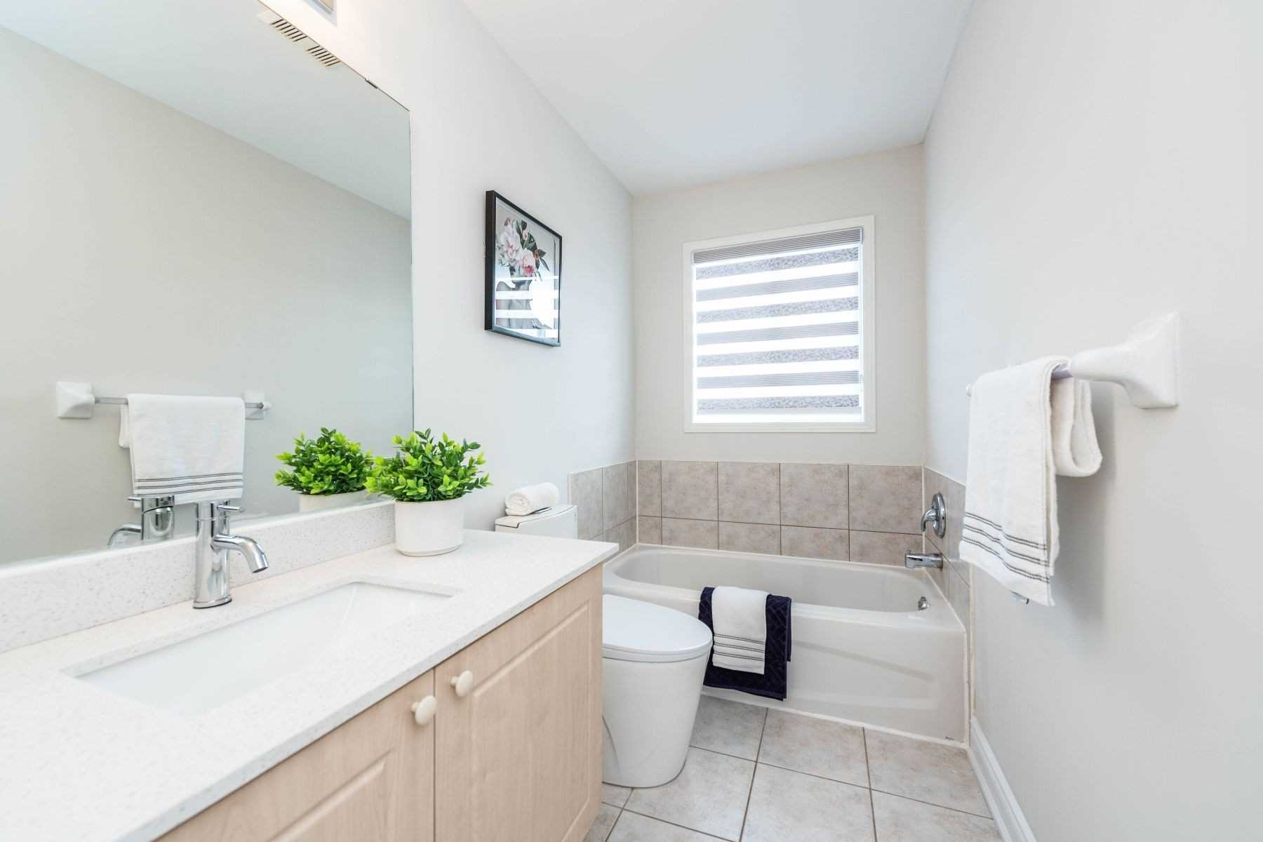 31 Lake Louise Dr