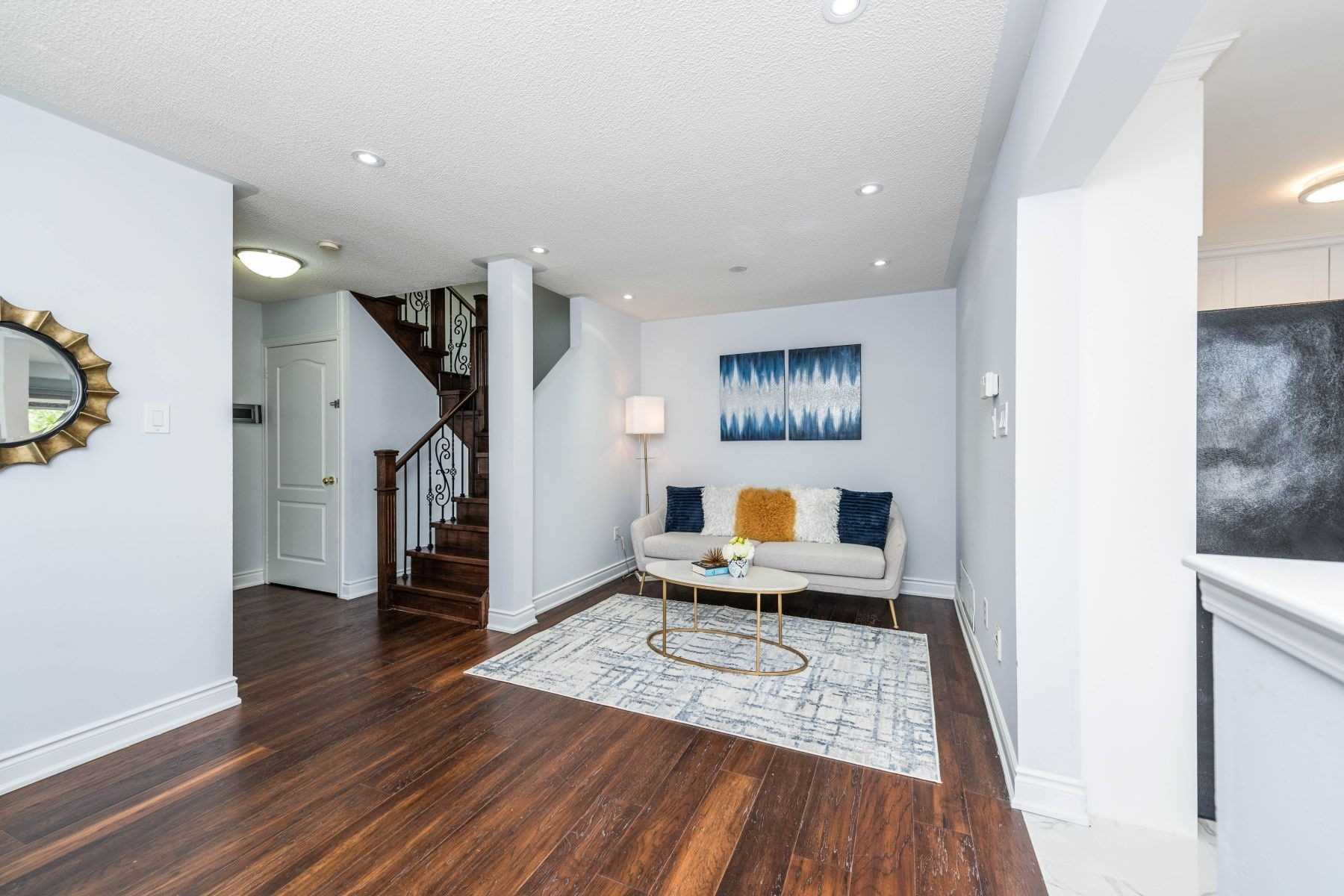 31 Lake Louise Dr