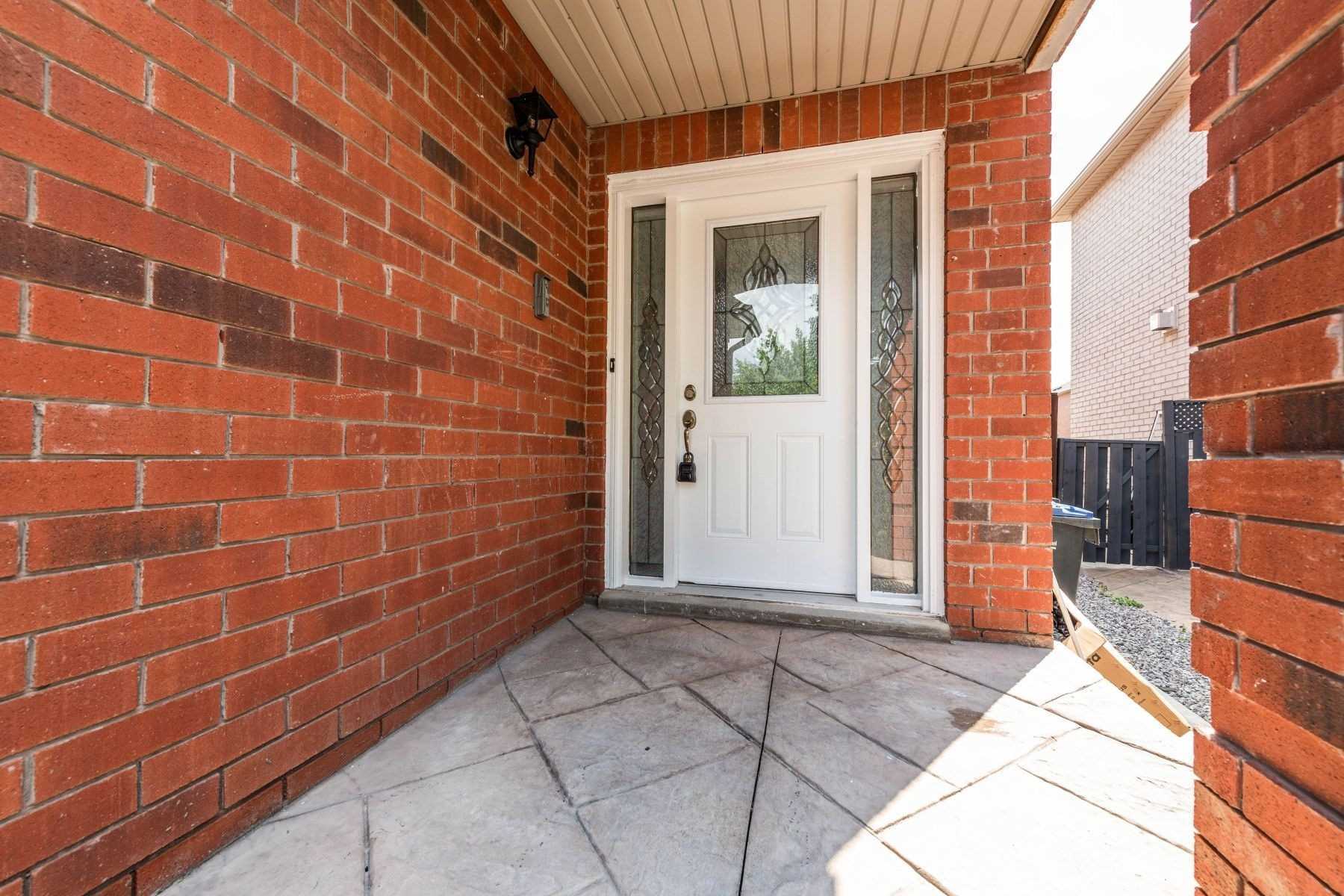 31 Lake Louise Dr