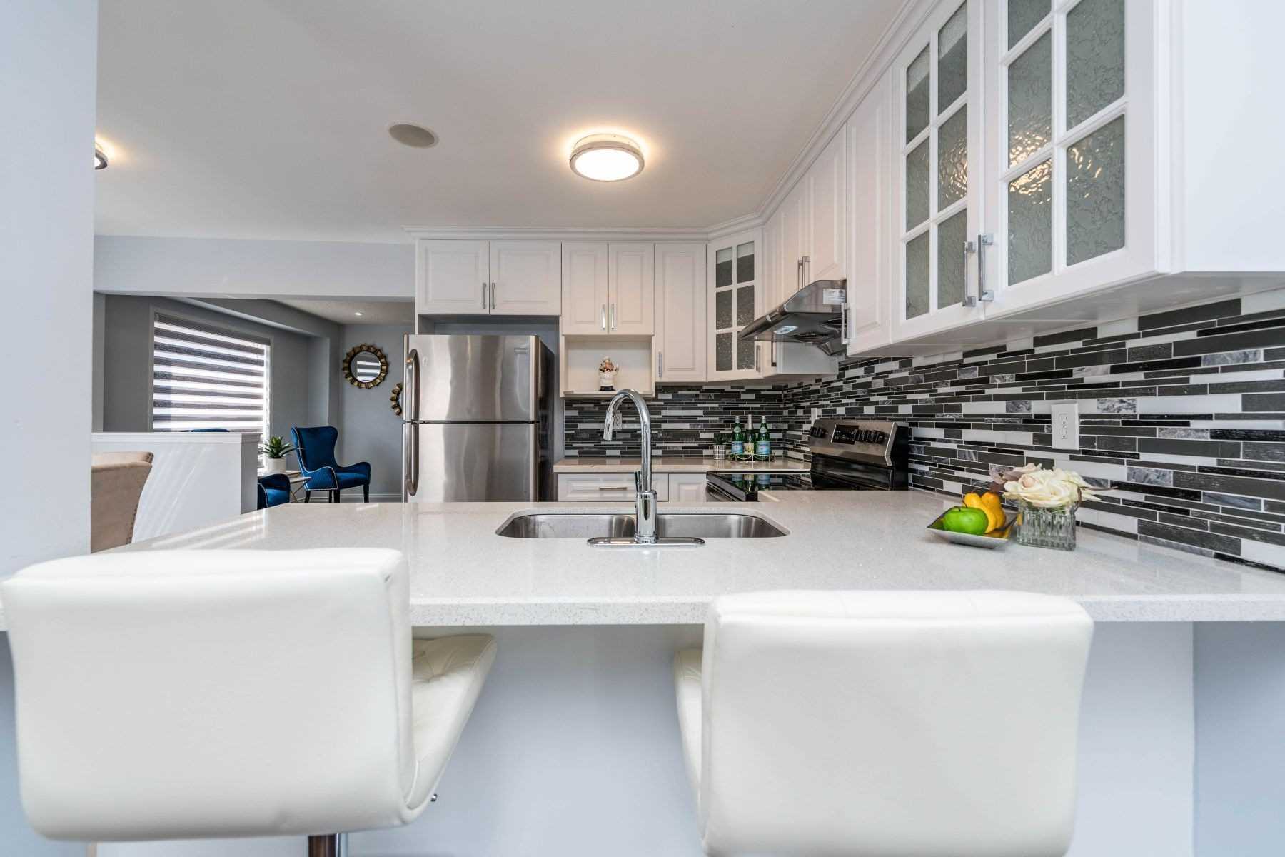 31 Lake Louise Dr