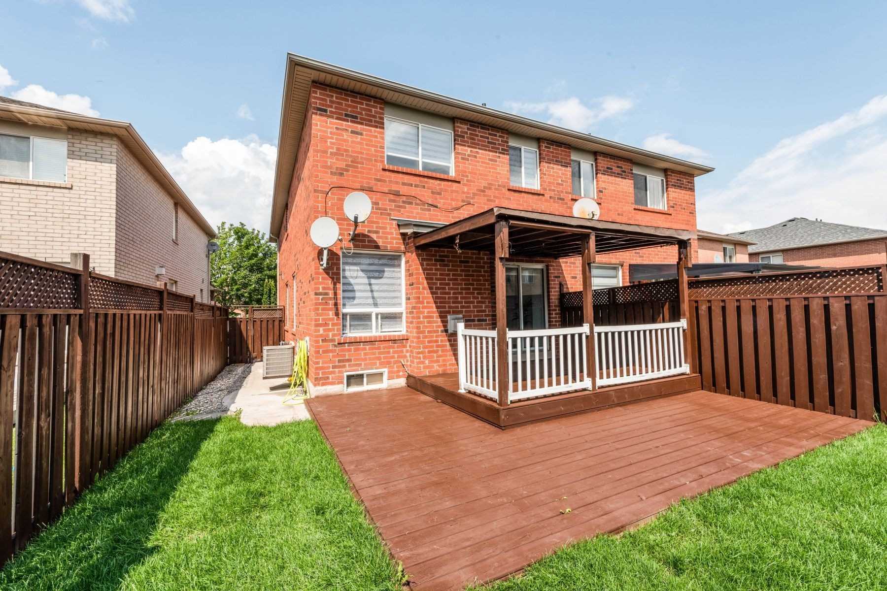 31 Lake Louise Dr