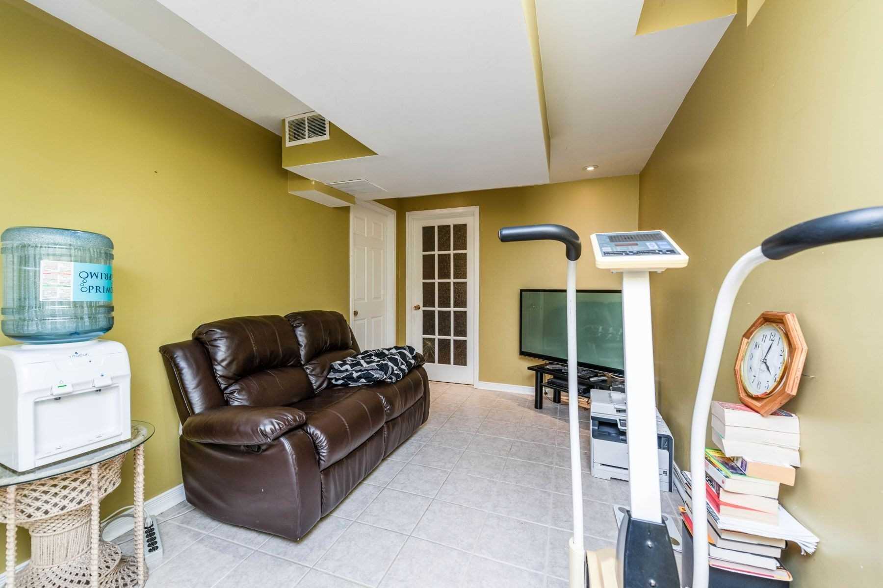 31 Lake Louise Dr