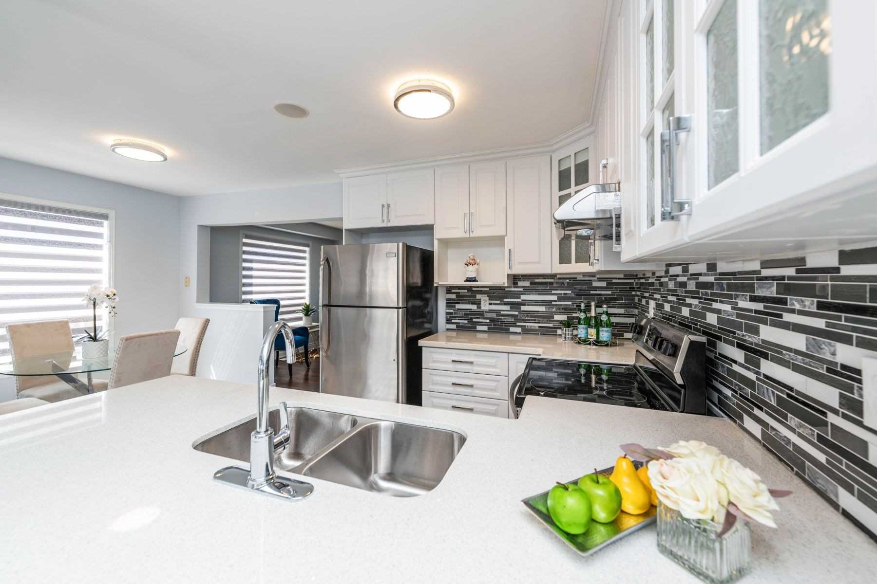 31 Lake Louise Dr