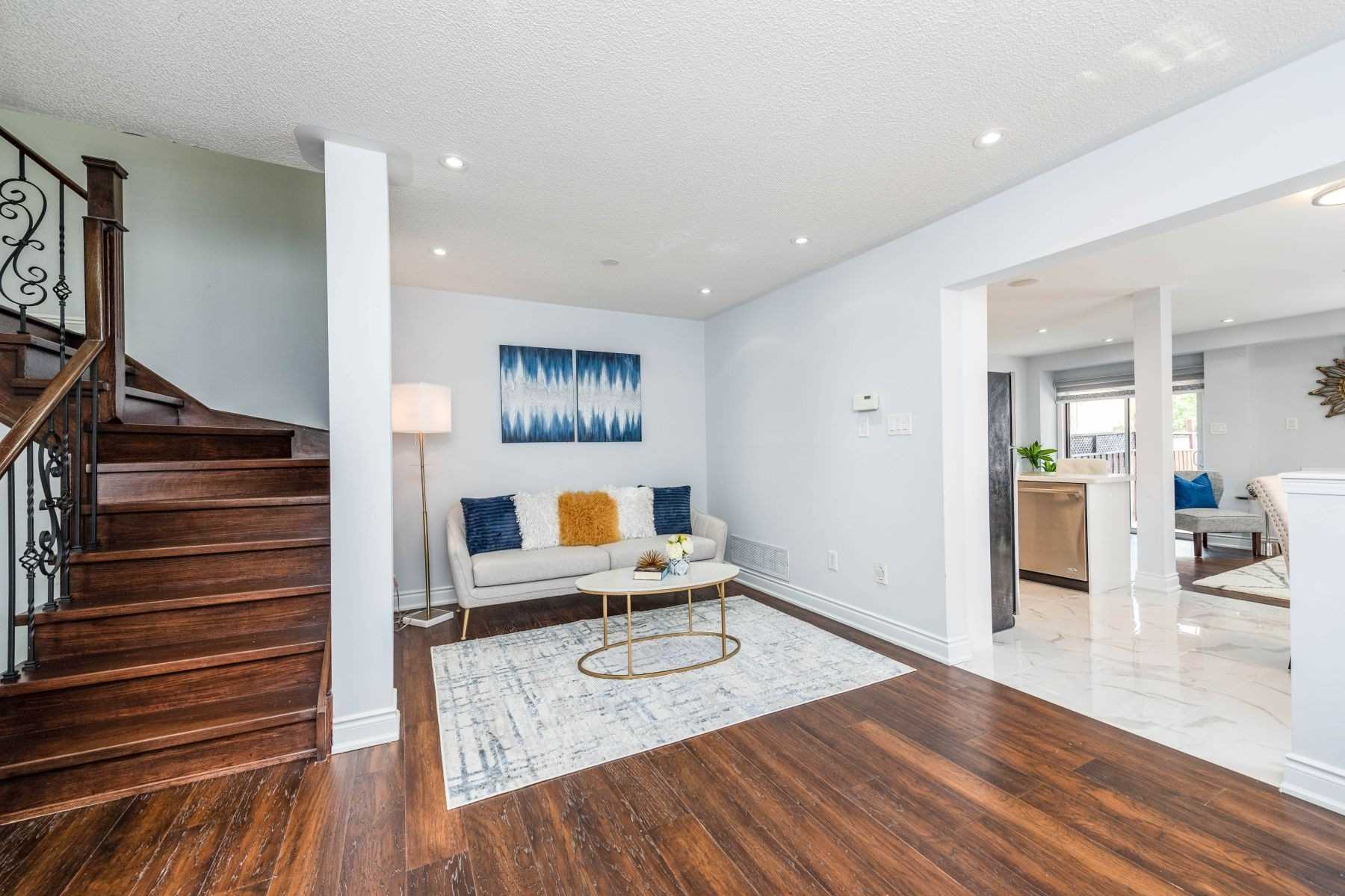 31 Lake Louise Dr