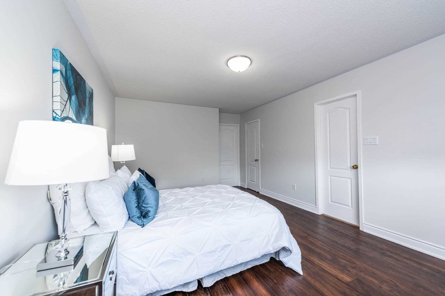 31 Lake Louise Dr