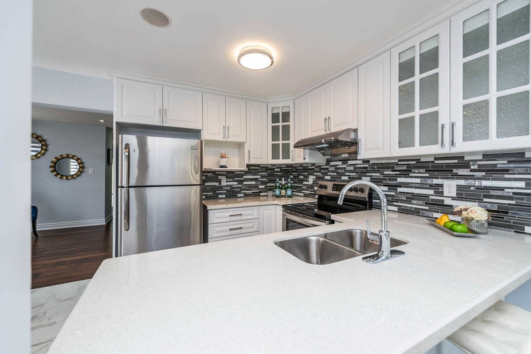 31 Lake Louise Dr