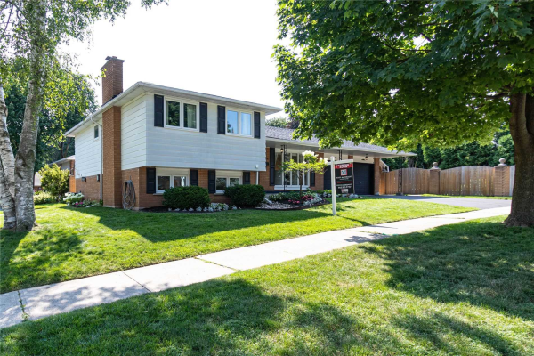 2144 Sandringham Dr, Burlington