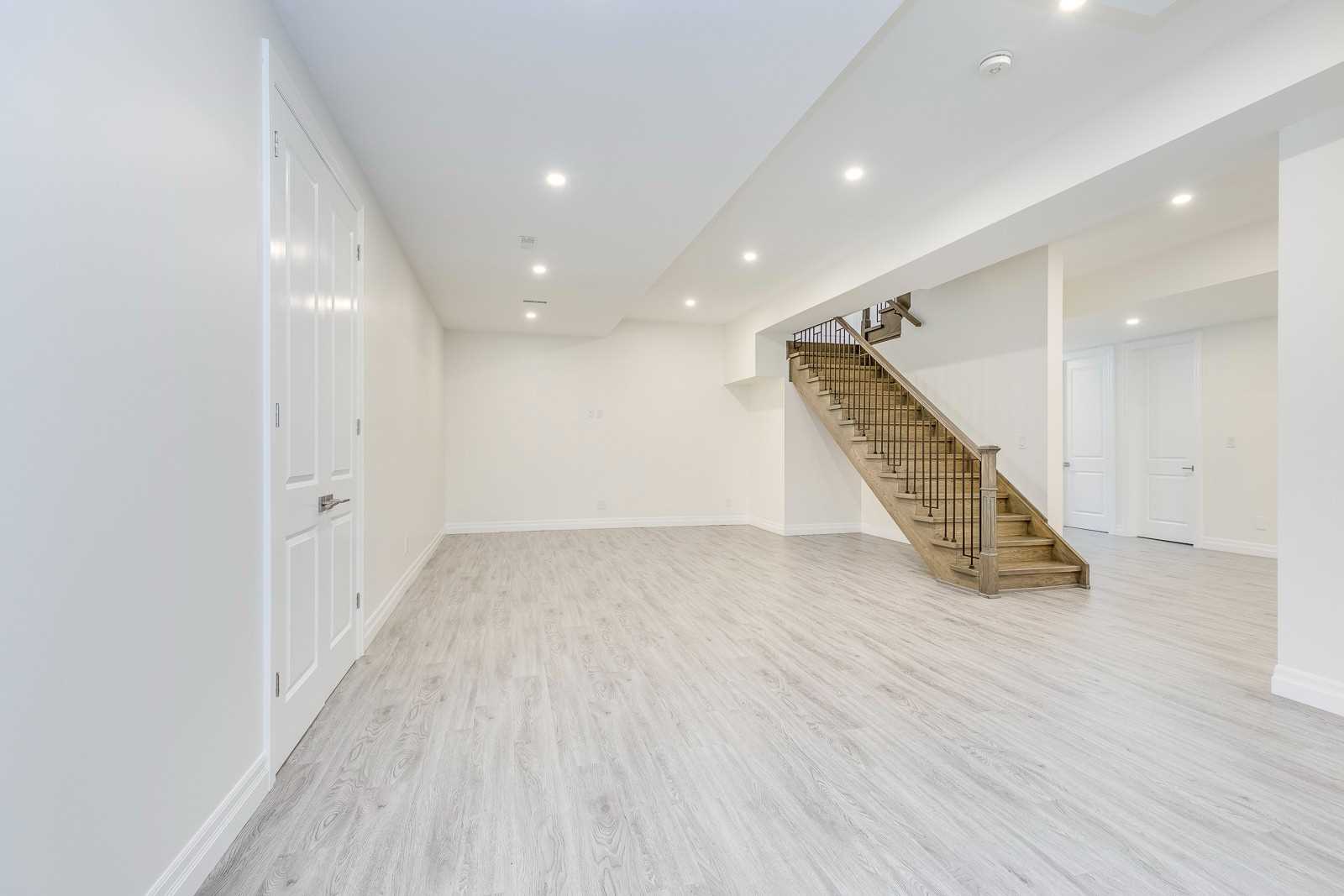 325 Ashbury Rd