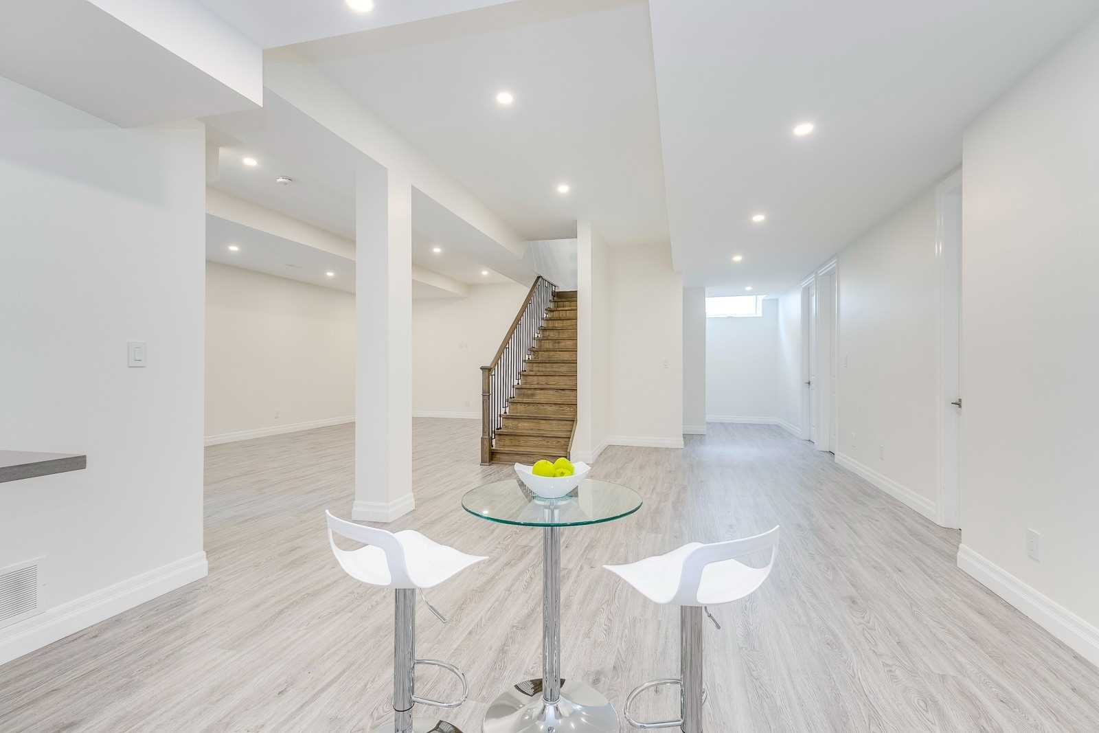 325 Ashbury Rd