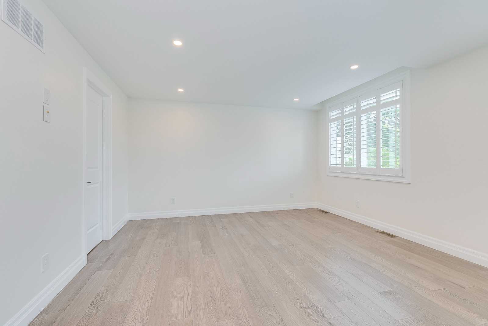 325 Ashbury Rd
