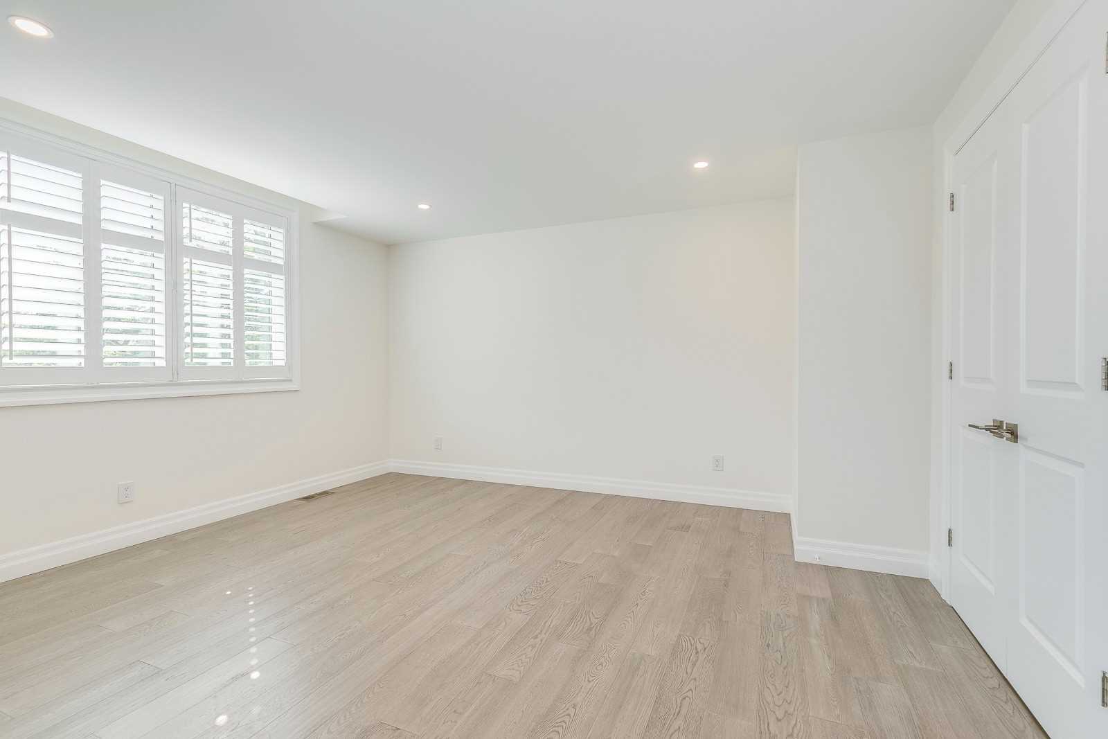 325 Ashbury Rd