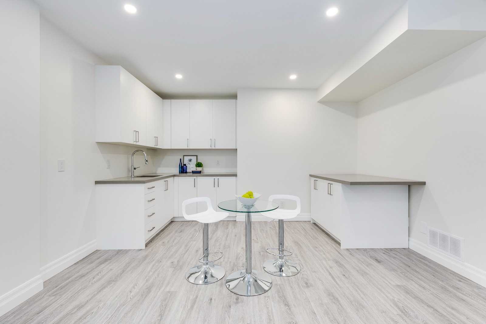 325 Ashbury Rd