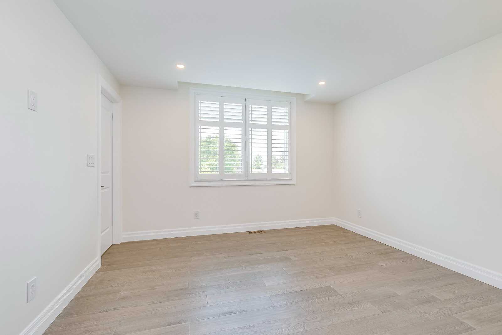 325 Ashbury Rd
