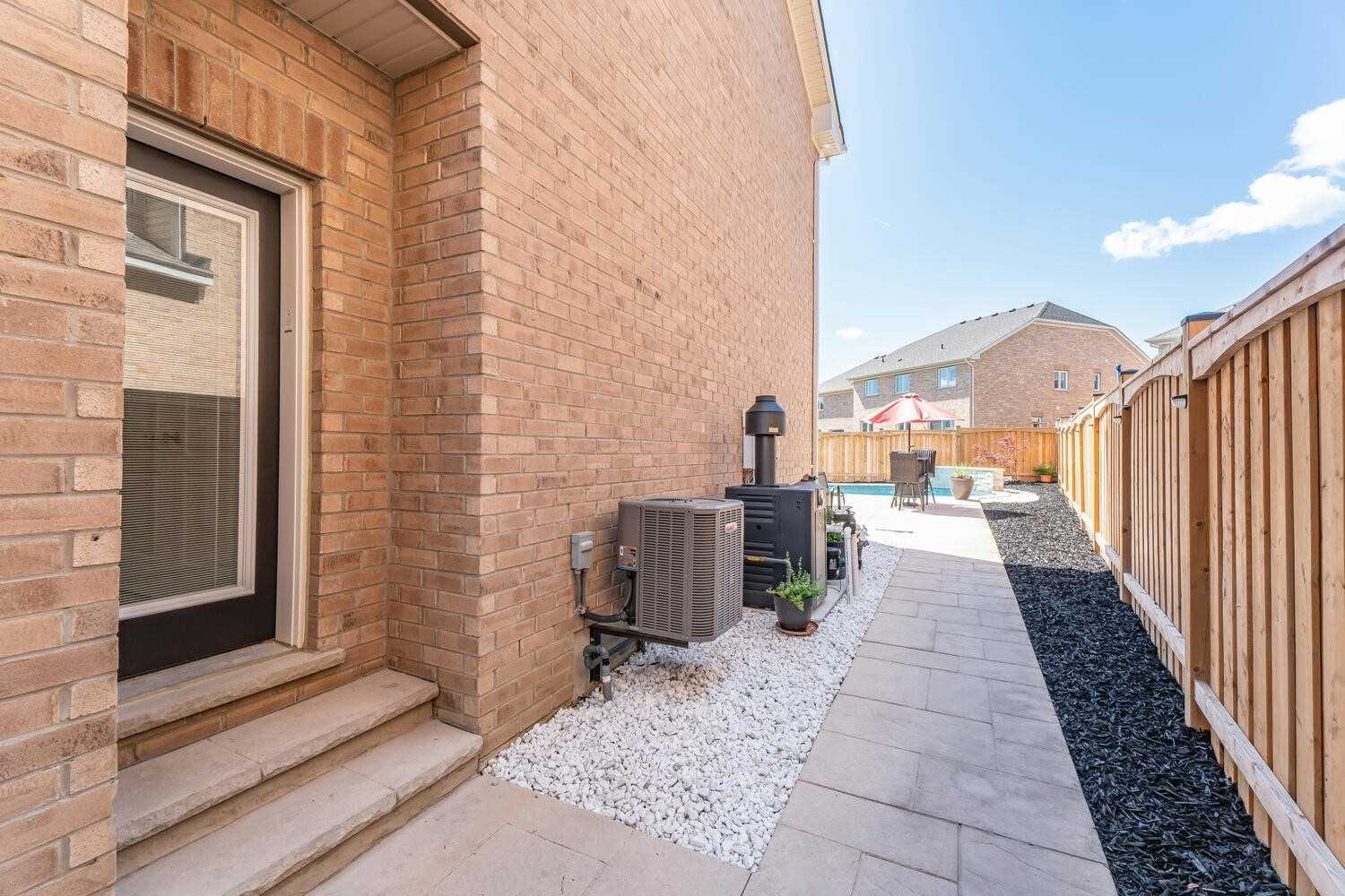 34 Hamilton Crt