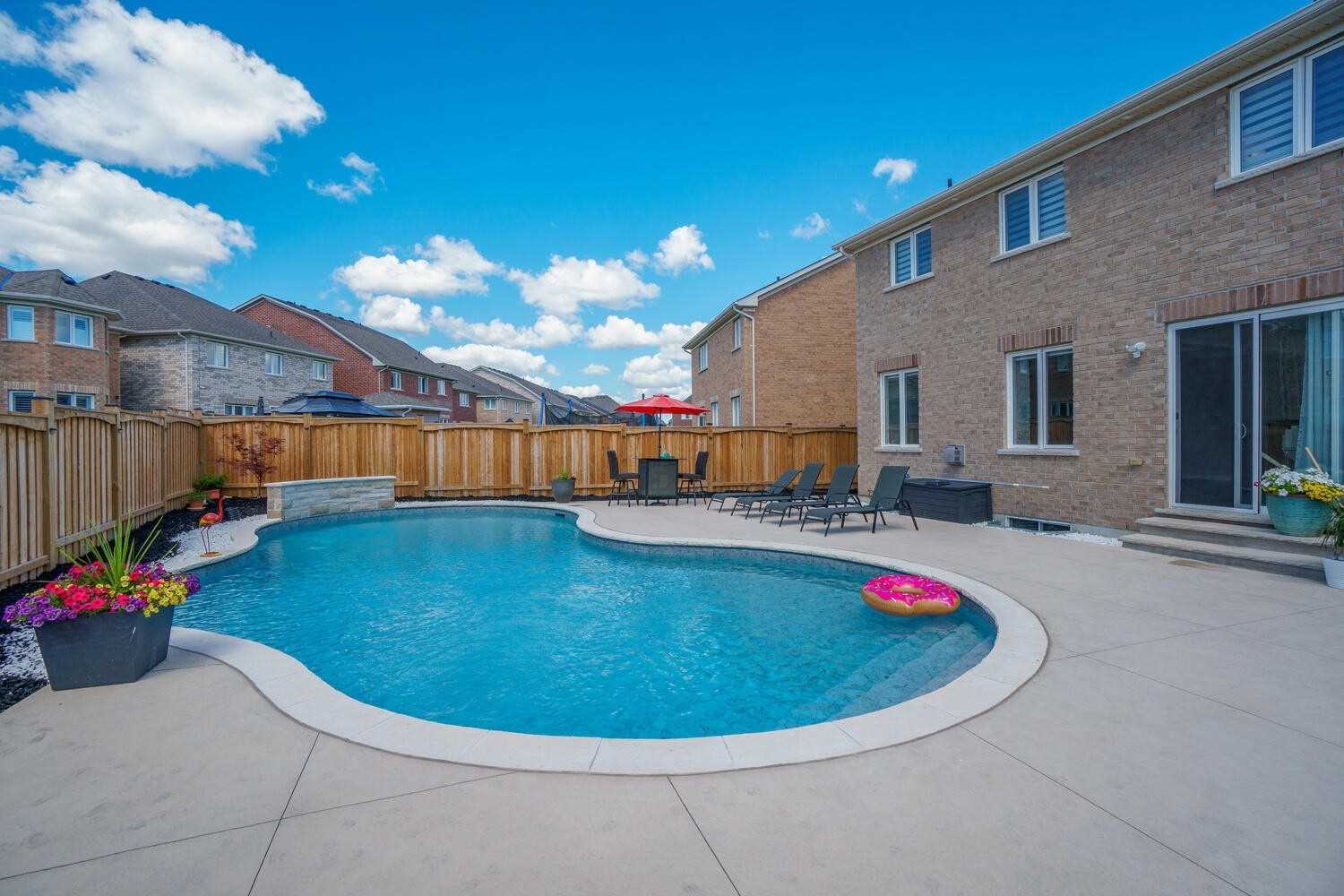 34 Hamilton Crt