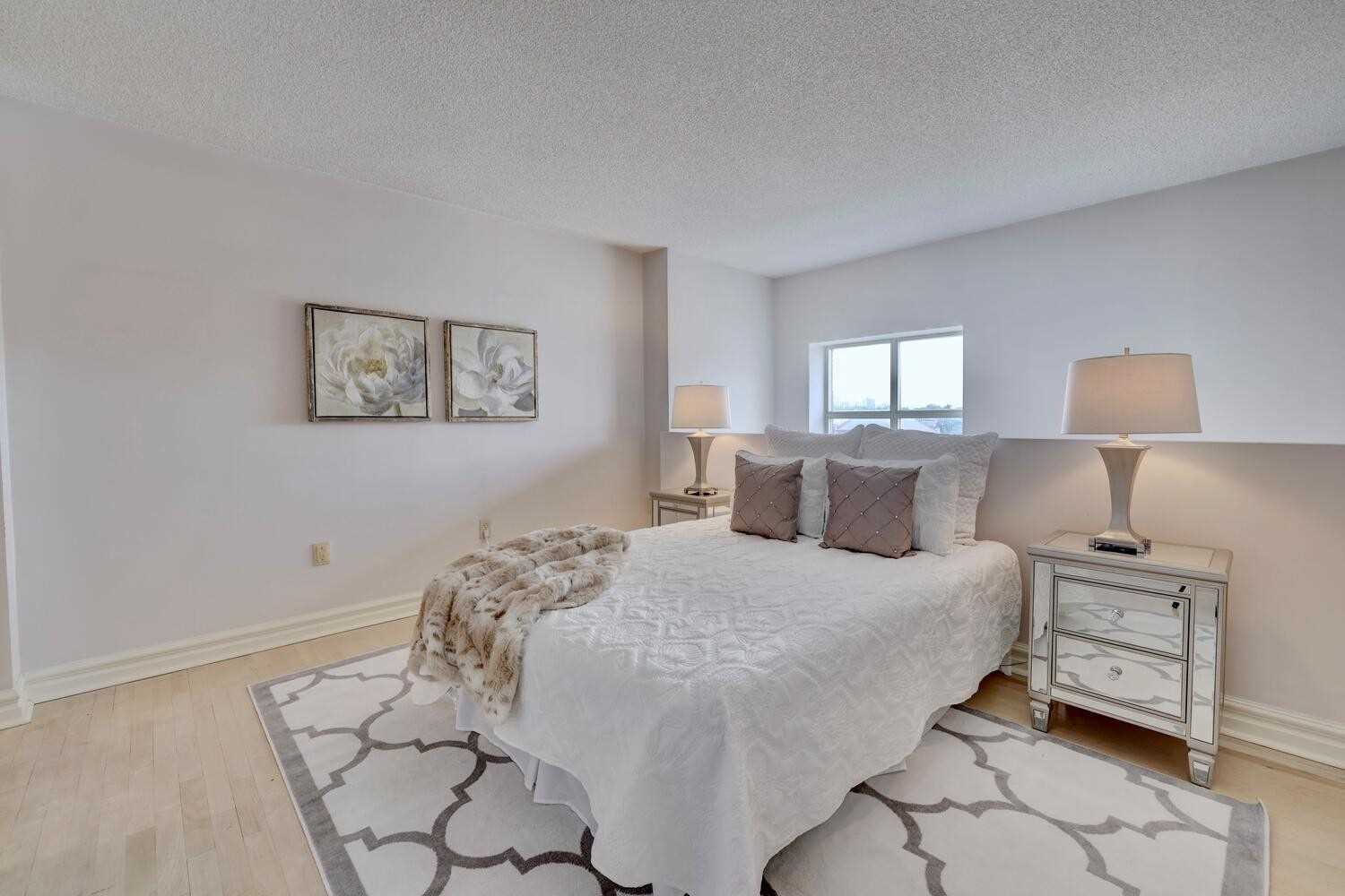 221 Robinson St, #403