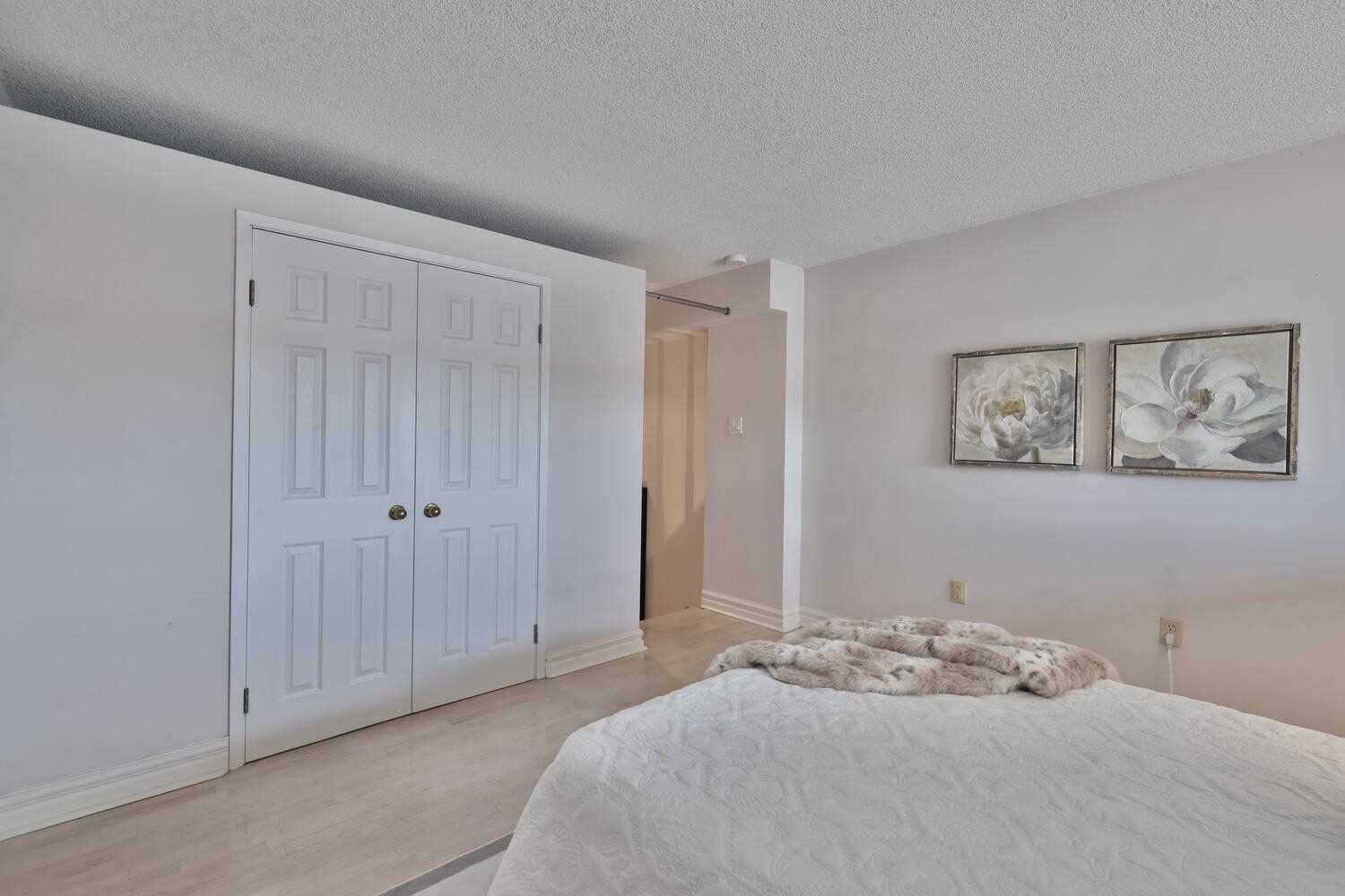 221 Robinson St, #403