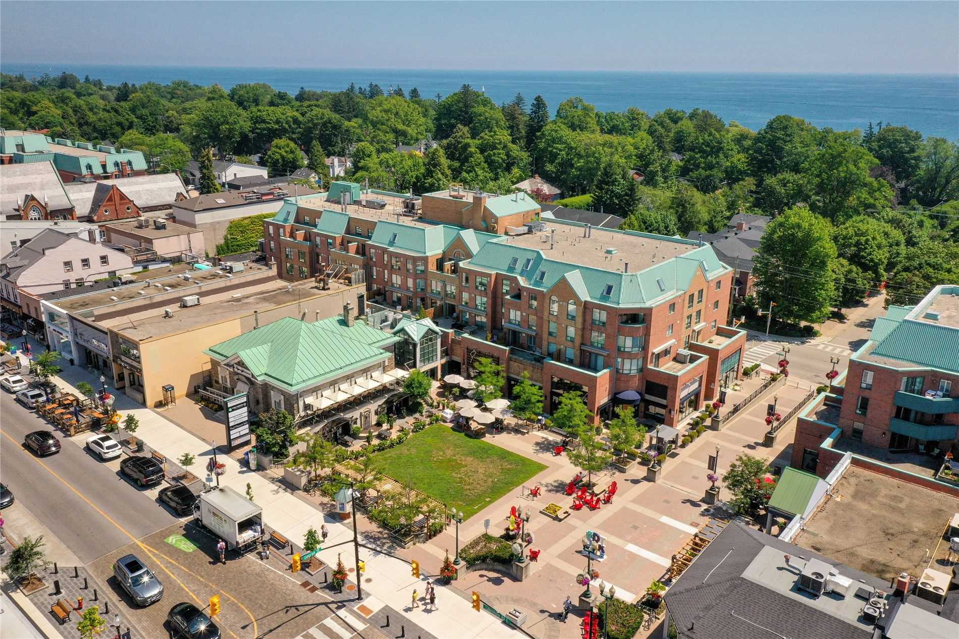 221 Robinson St, #403