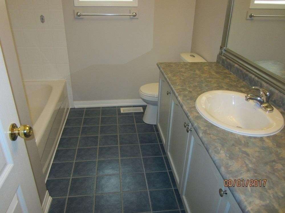 573 Willmott Cres