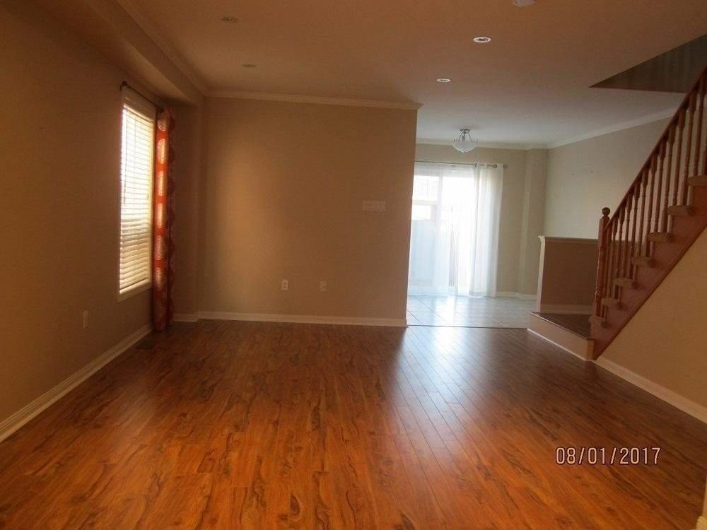 573 Willmott Cres