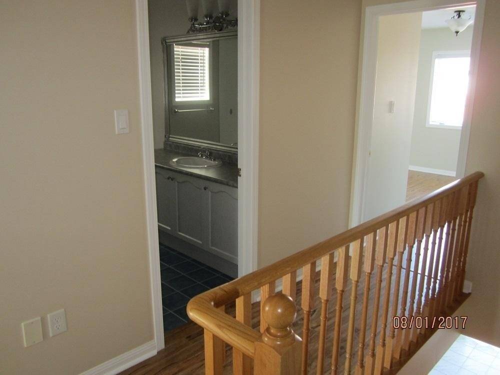 573 Willmott Cres