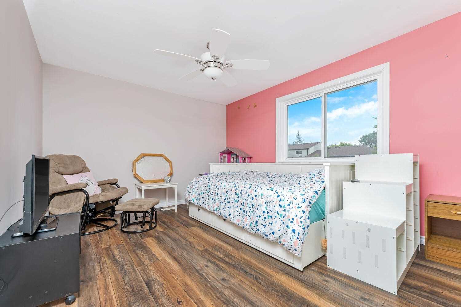 181 Satok Cres