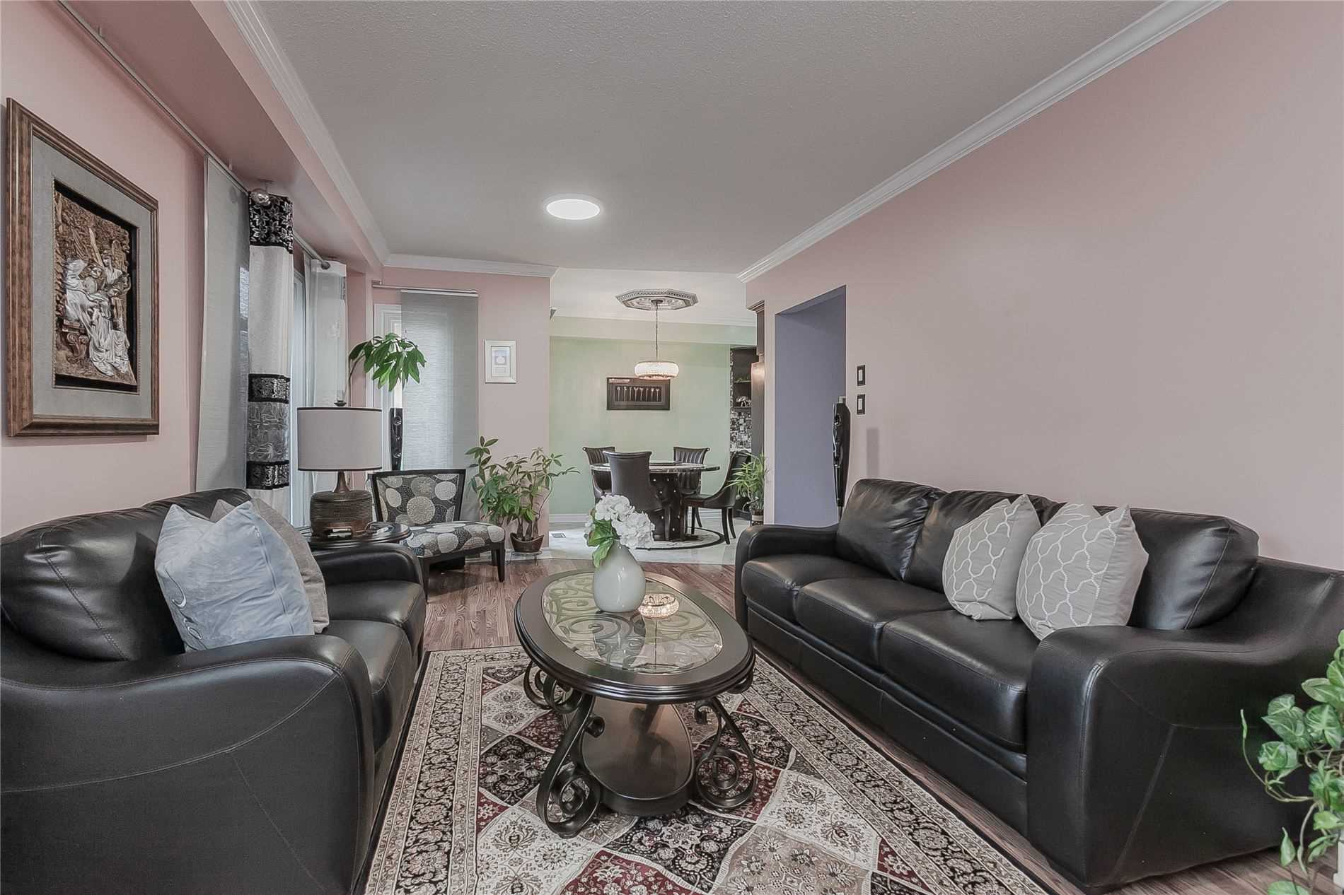 2273 Pell Cres