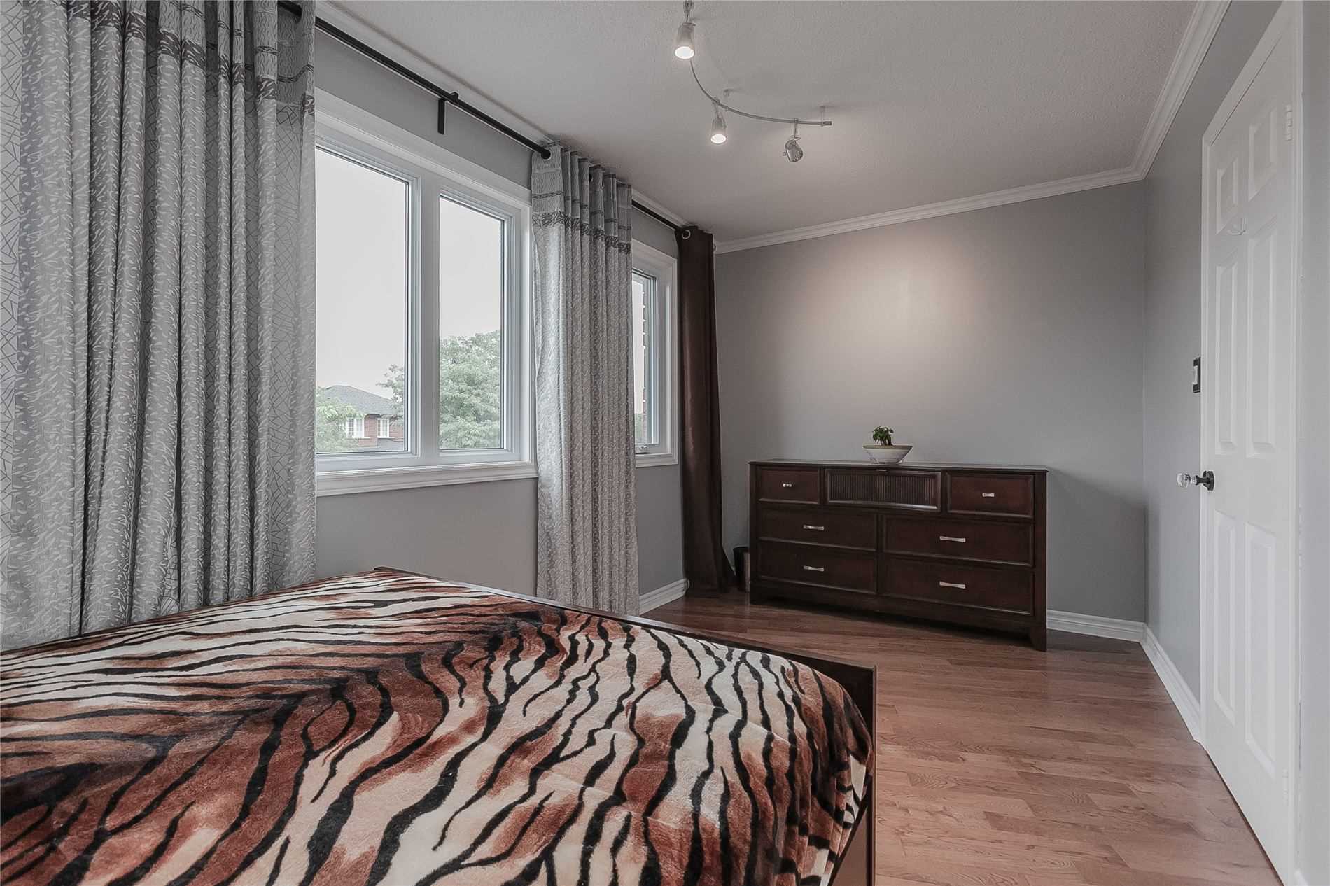 2273 Pell Cres