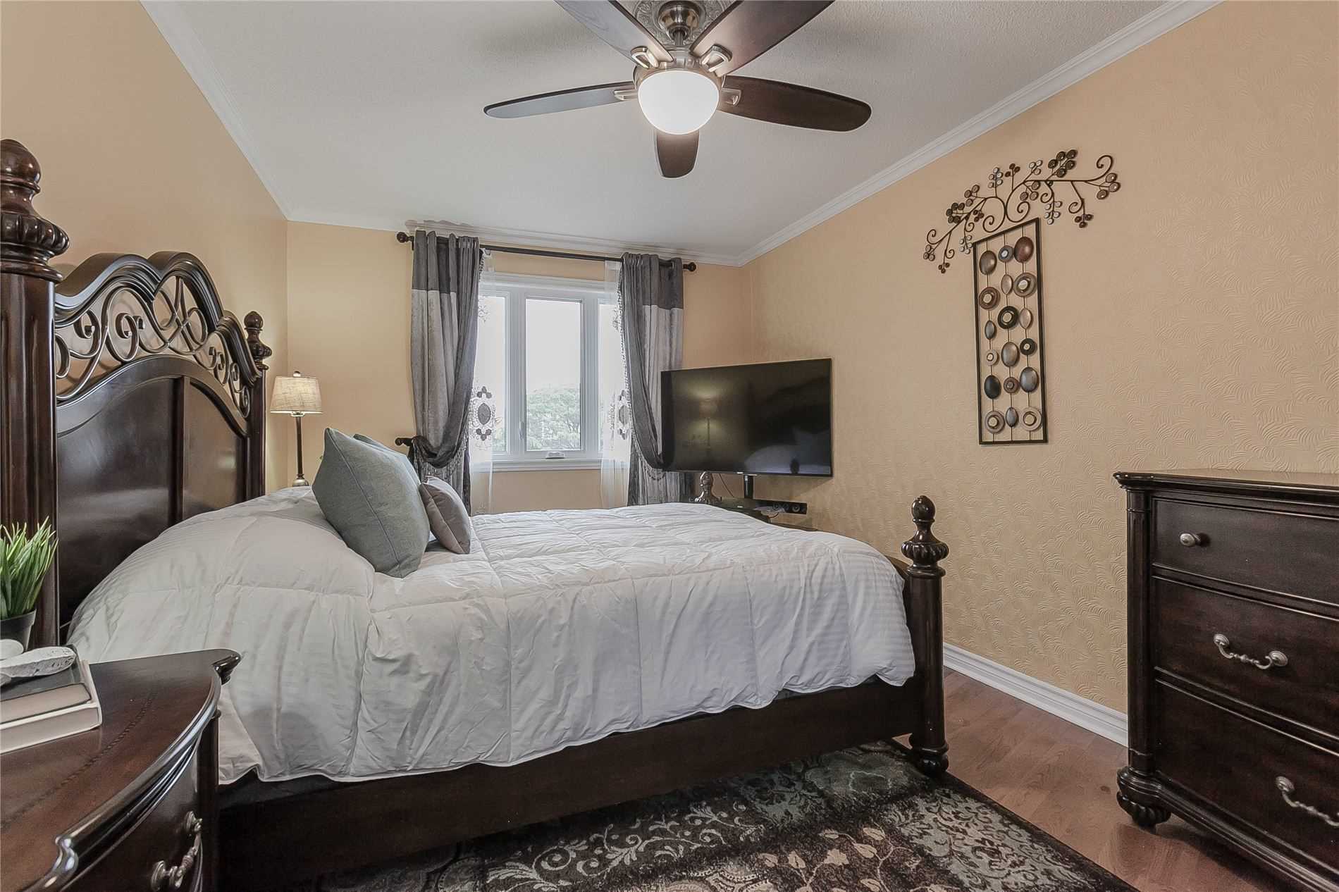 2273 Pell Cres