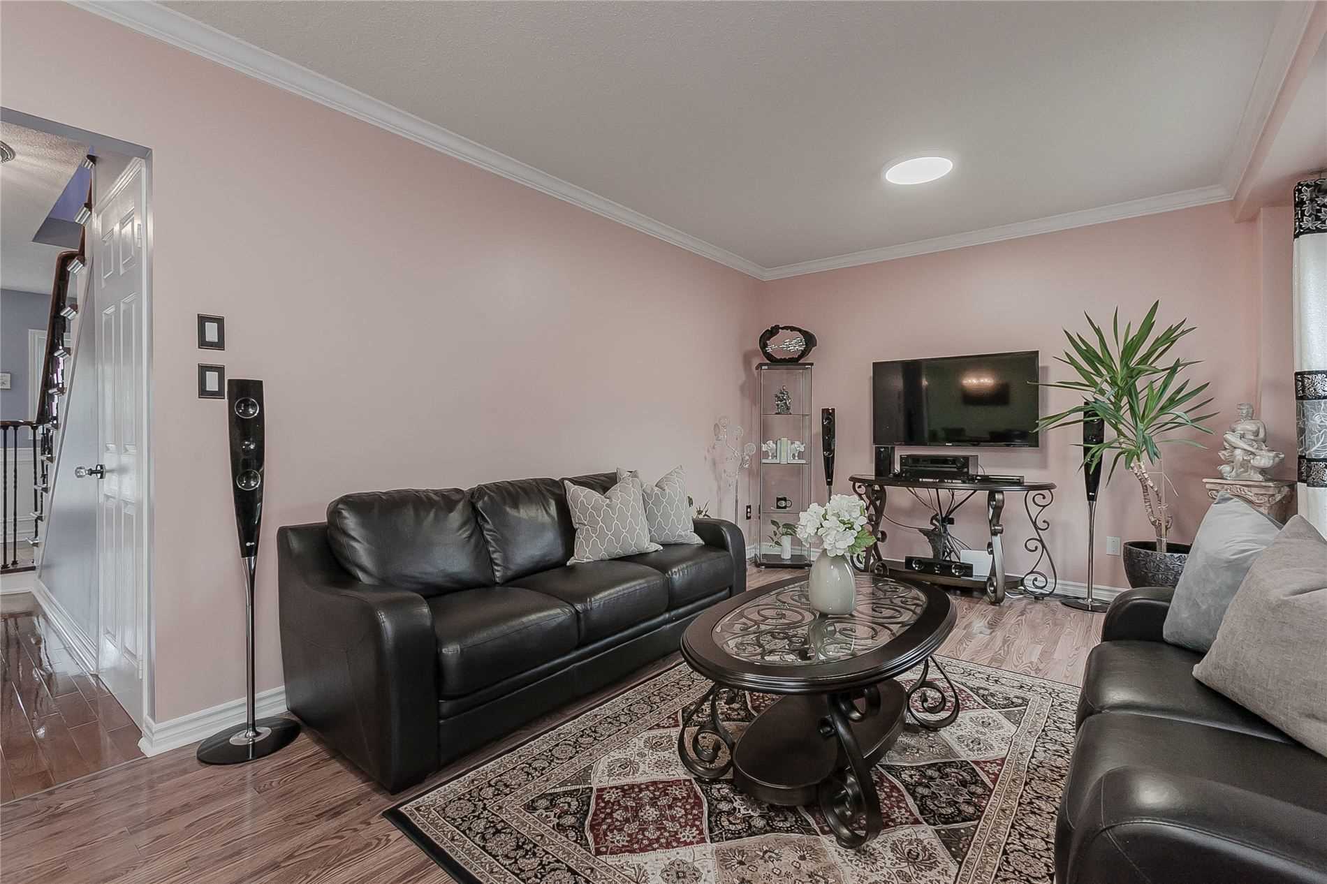 2273 Pell Cres