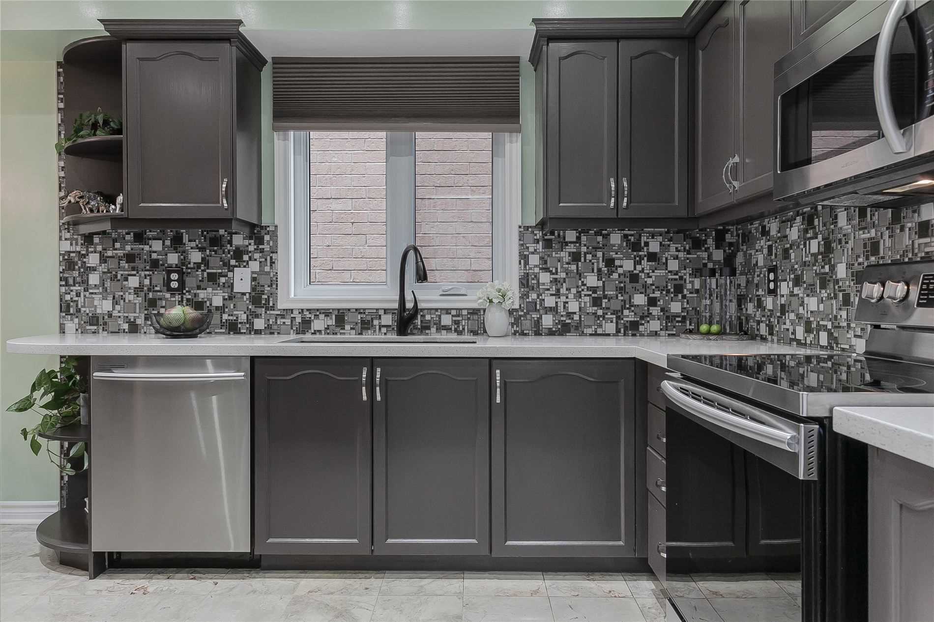 2273 Pell Cres