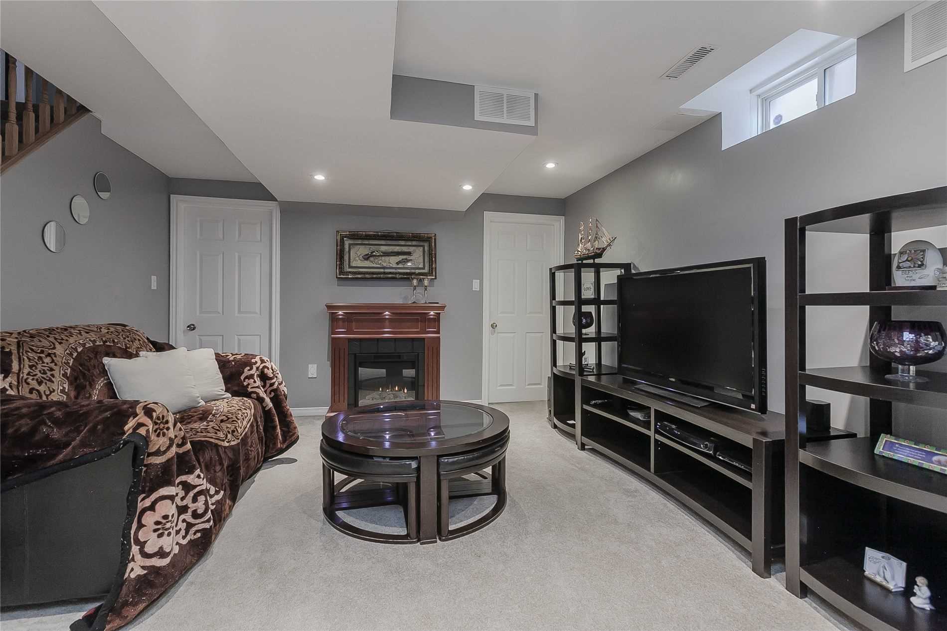 2273 Pell Cres