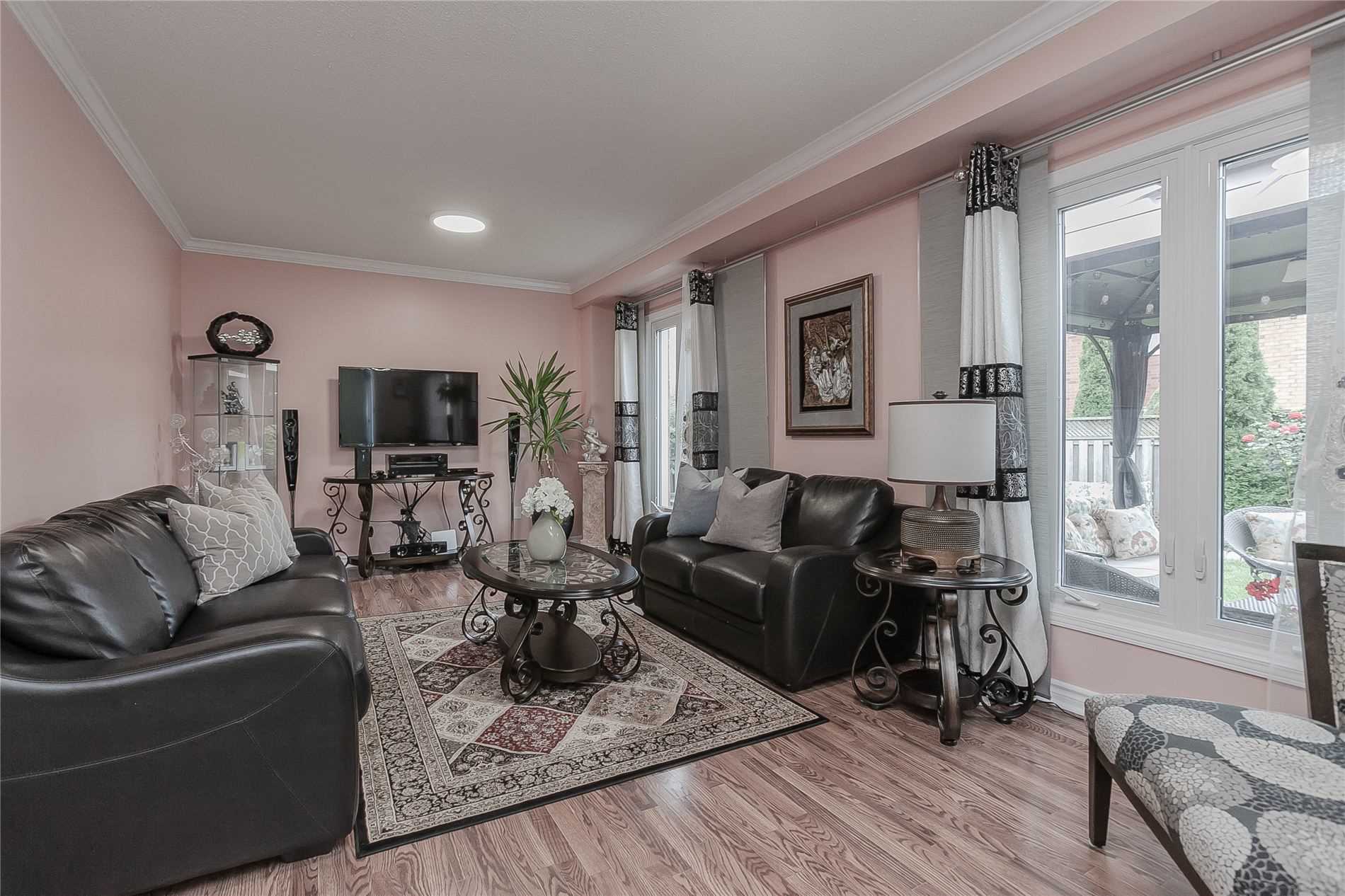 2273 Pell Cres