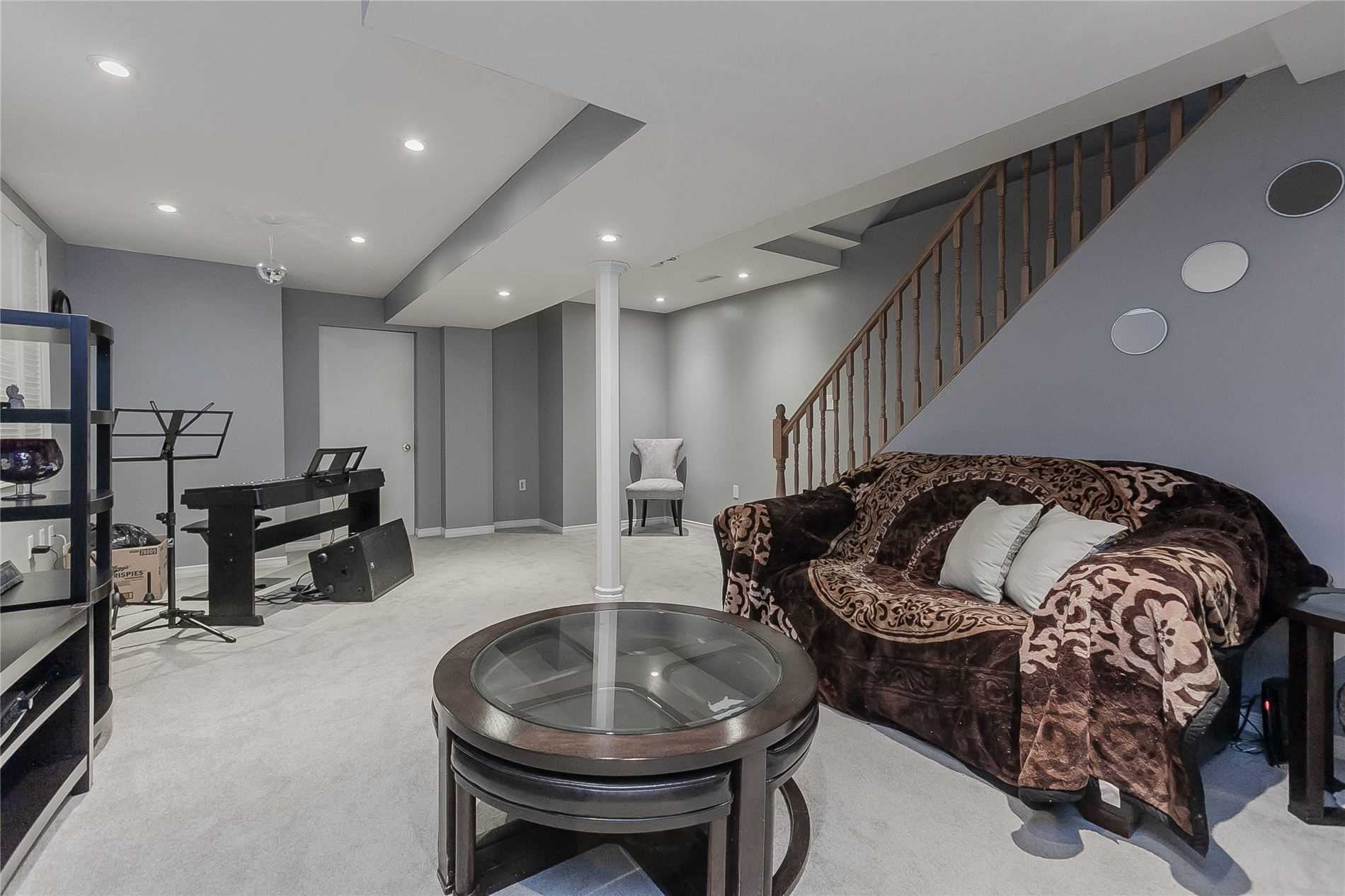 2273 Pell Cres