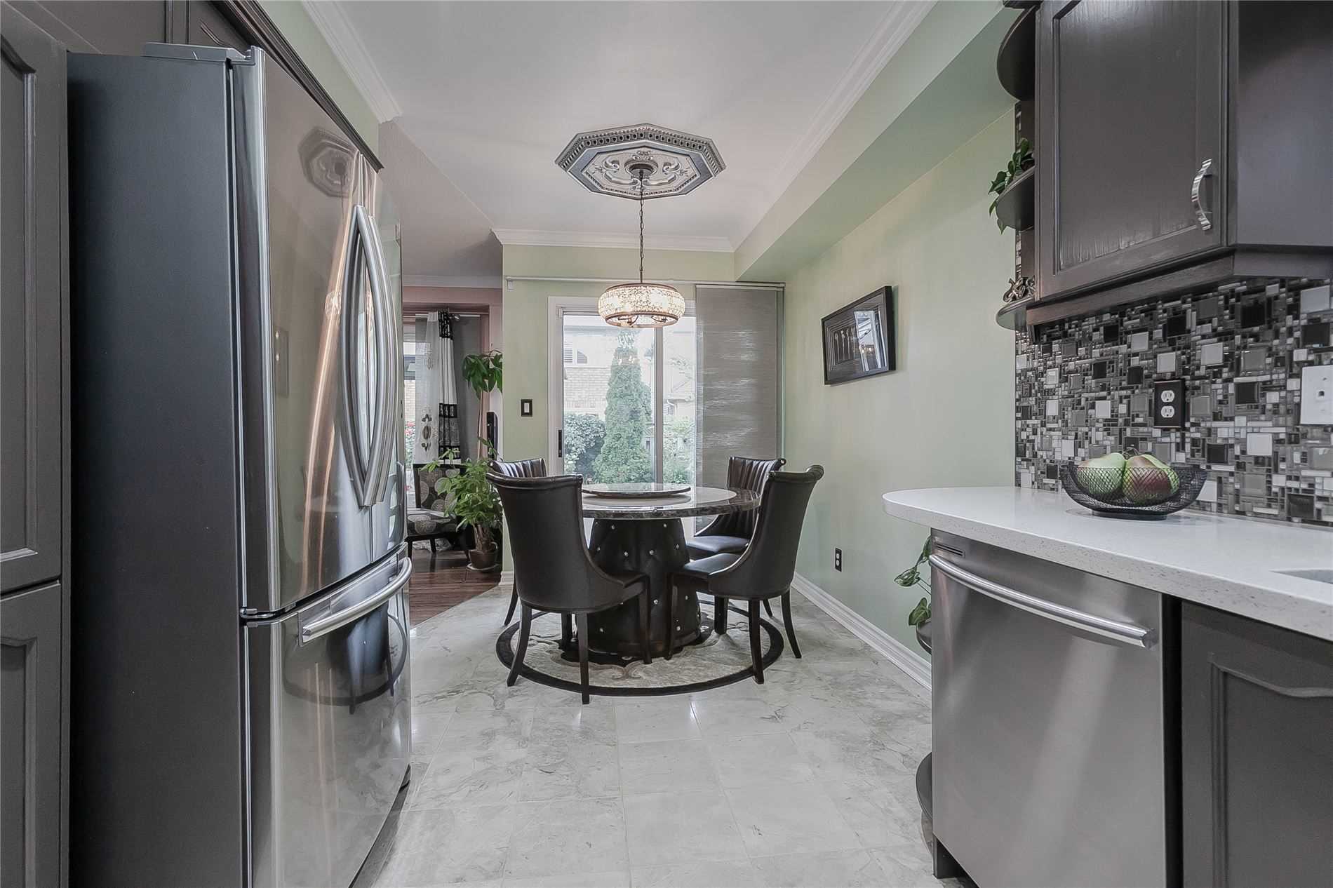 2273 Pell Cres