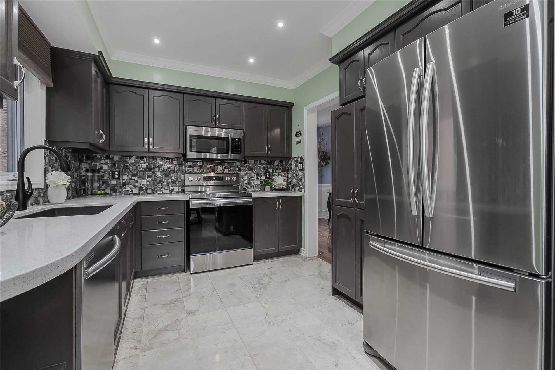 2273 Pell Cres