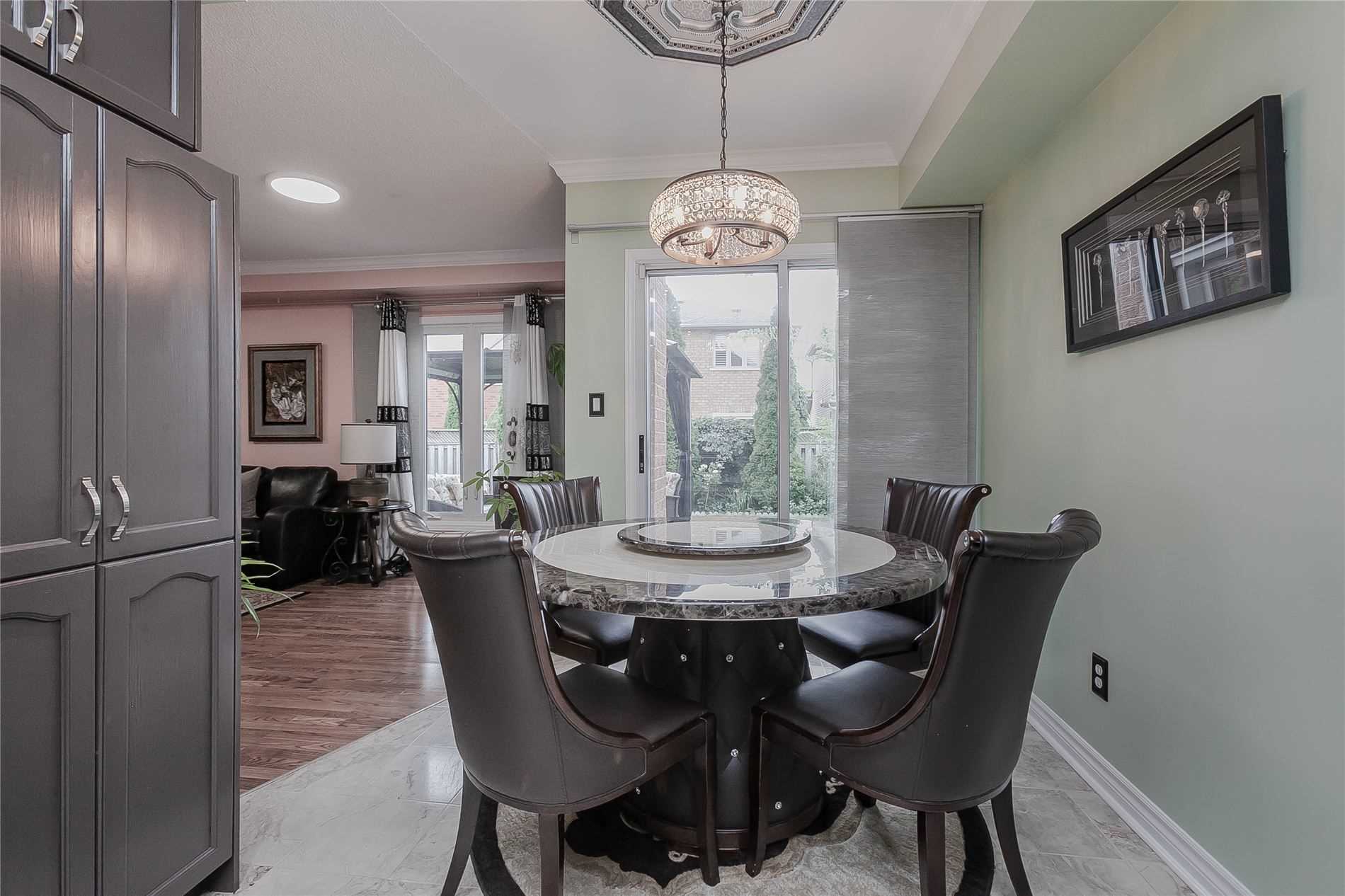 2273 Pell Cres