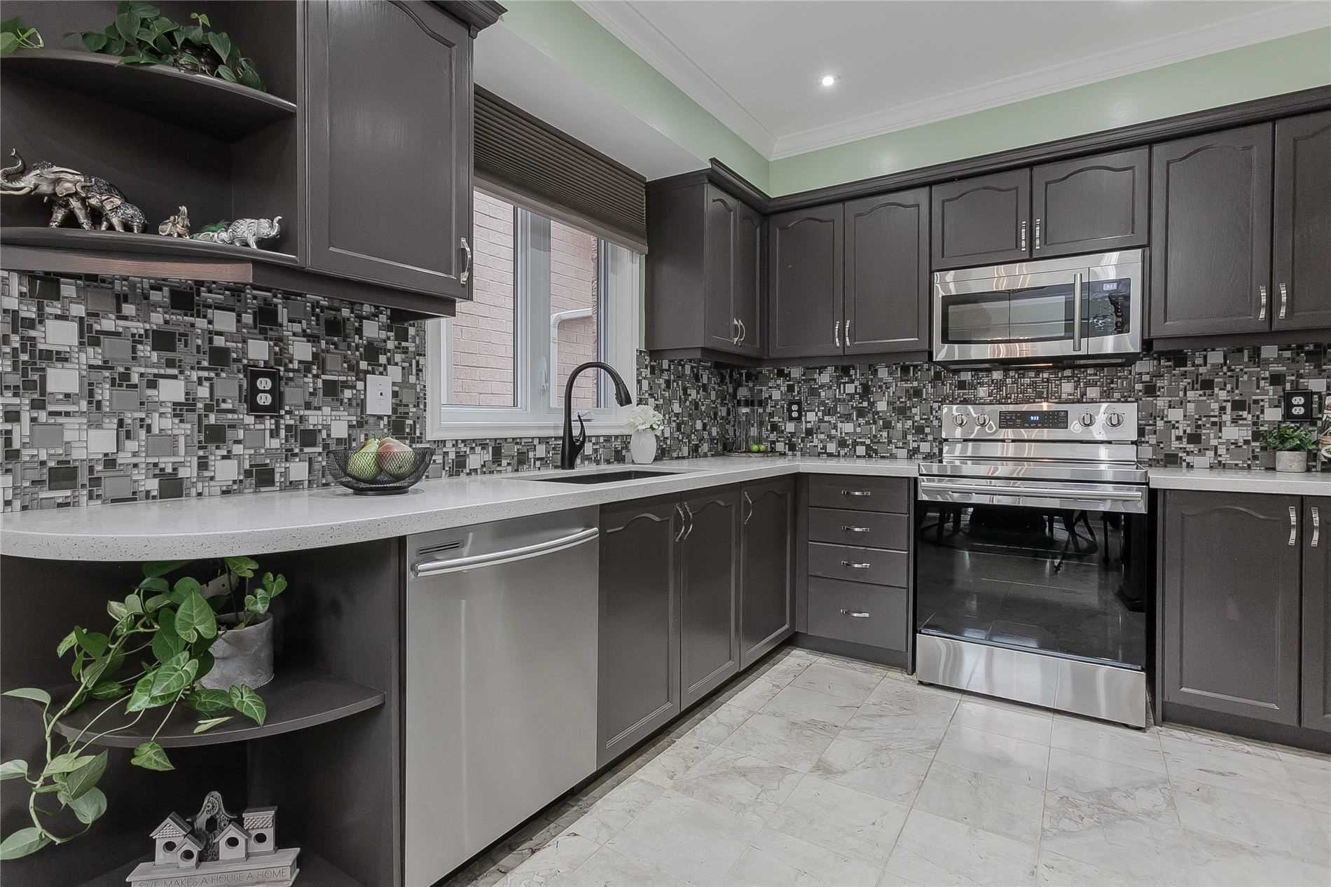 2273 Pell Cres