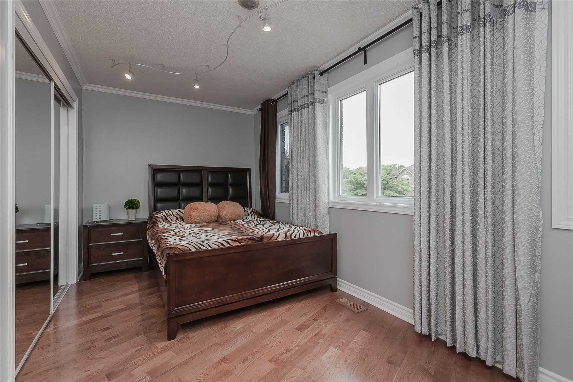 2273 Pell Cres