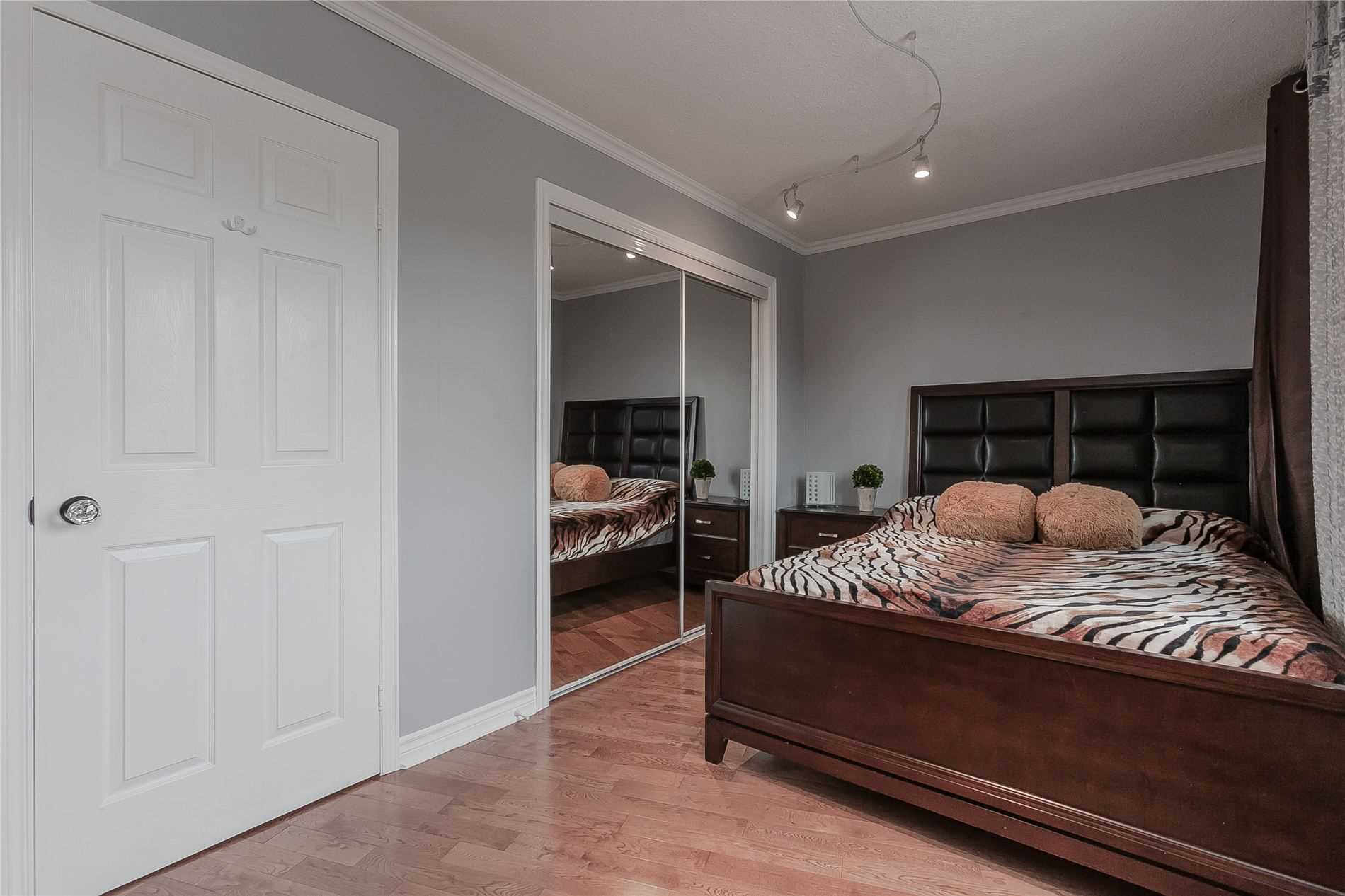 2273 Pell Cres