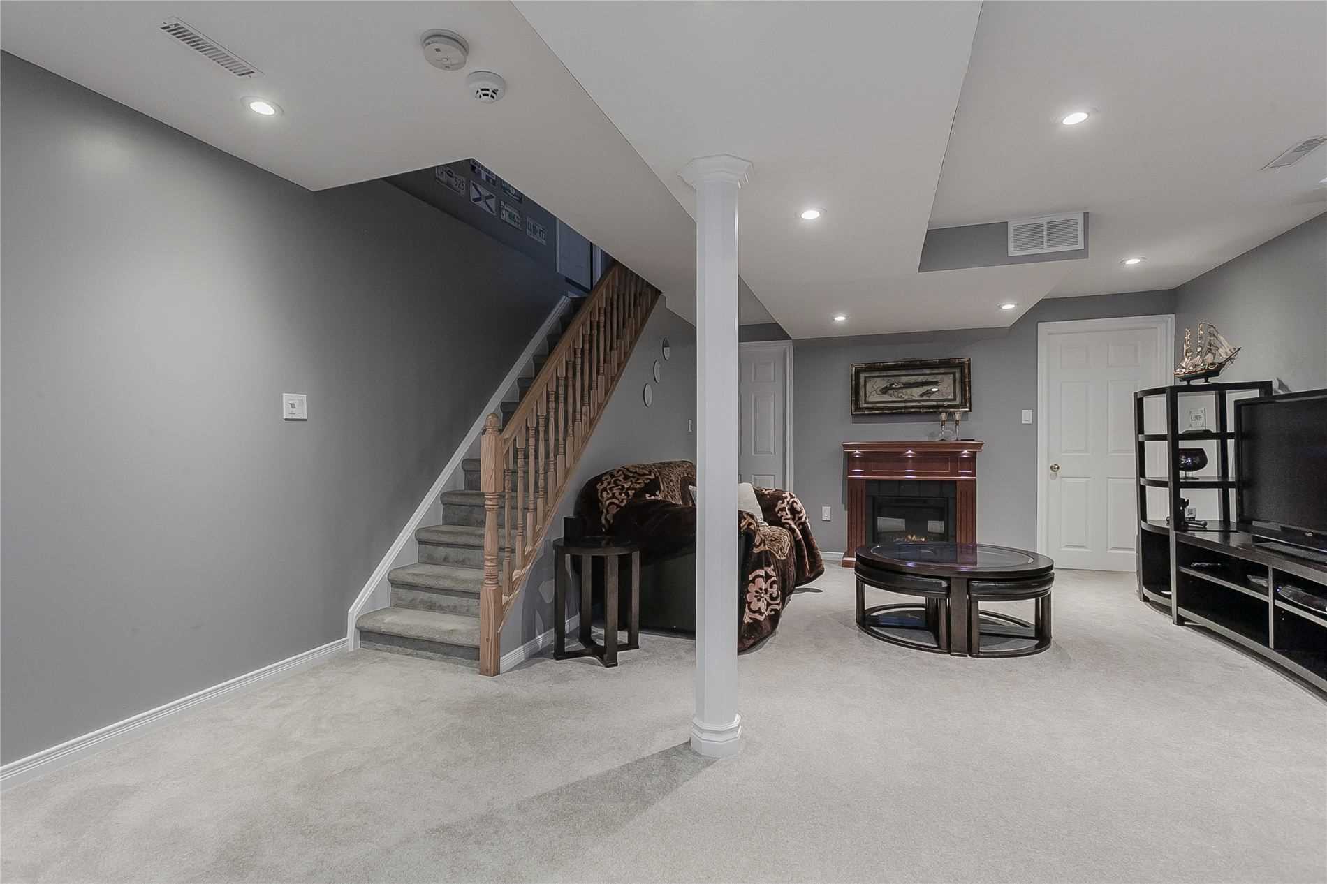 2273 Pell Cres