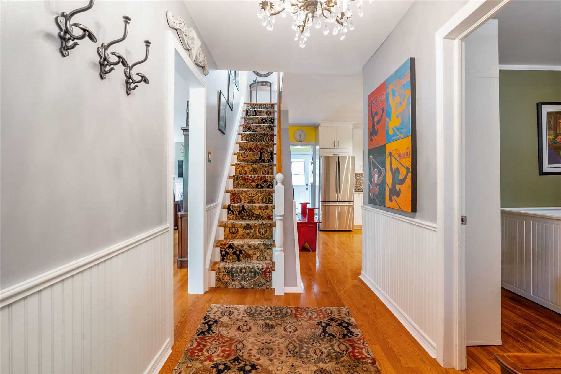 38 John St S